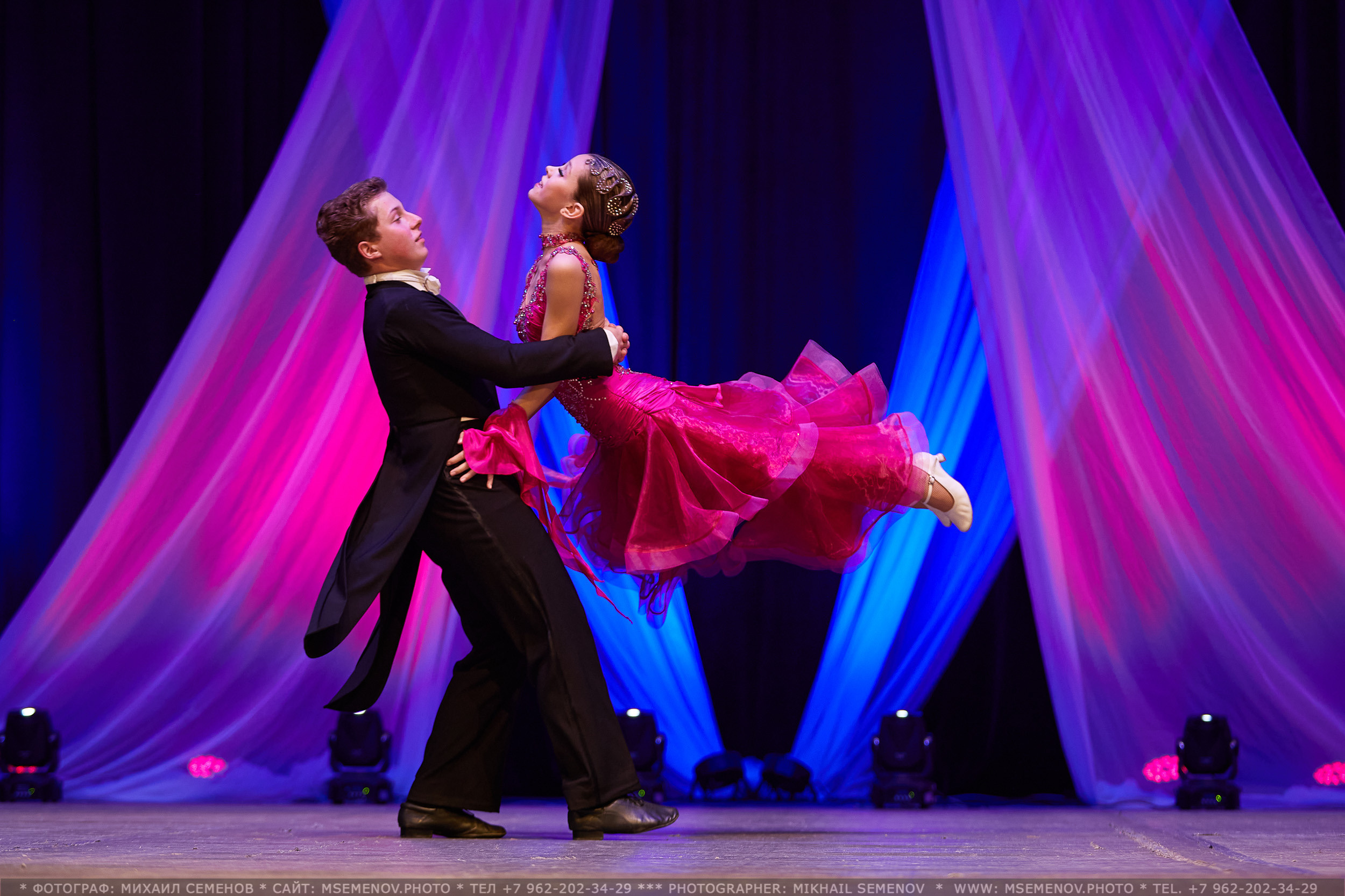 АНОНС фоторепортажа с Концерта Танцевального клуба «Apriori». Photographer for business Mikhail Semenov. Aqua photo studio, photo school