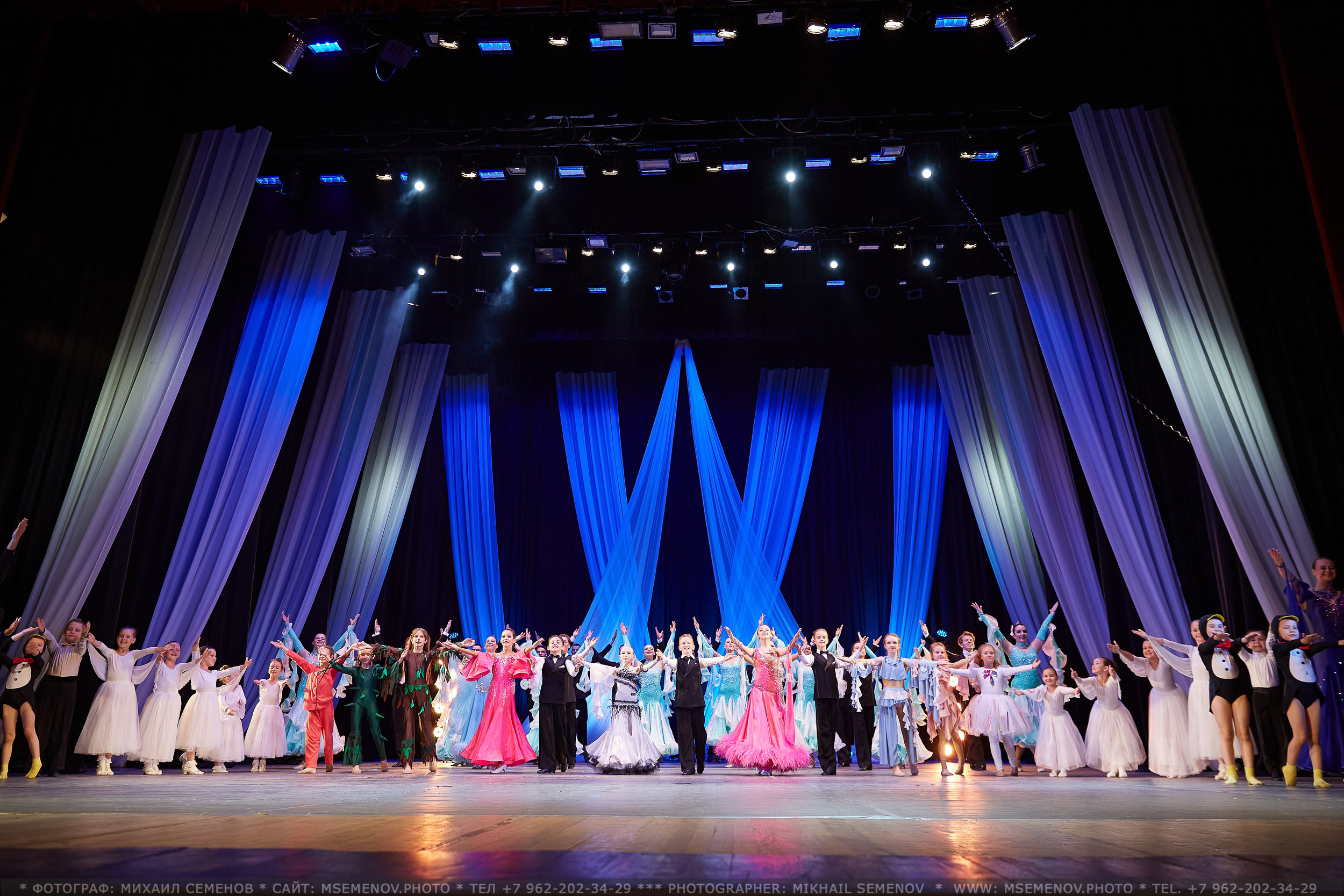 АНОНС фоторепортажа с Концерта Танцевального клуба «Apriori». Photographer for business Mikhail Semenov. Aqua photo studio, photo school