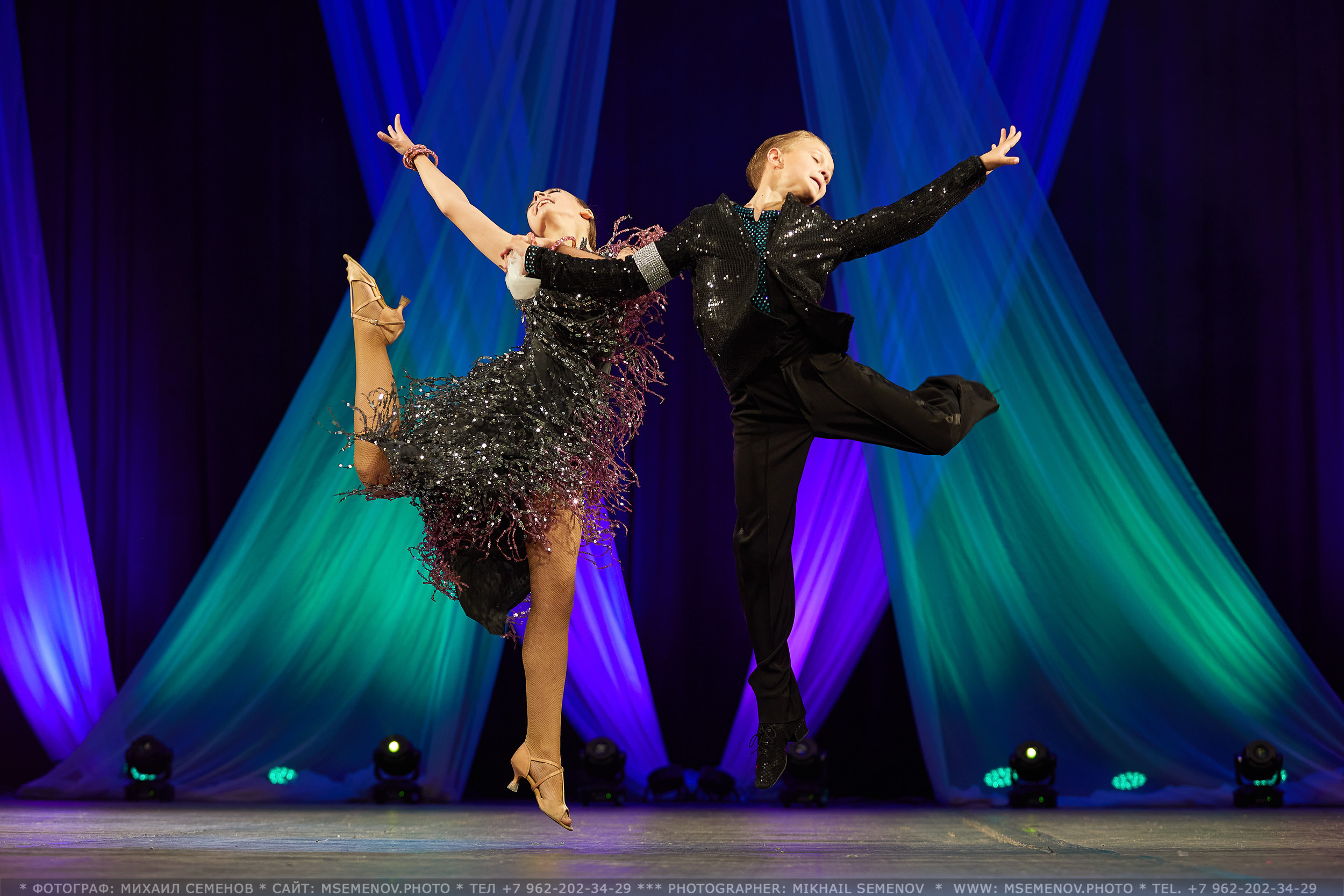 АНОНС фоторепортажа с Концерта Танцевального клуба «Apriori». Photographer for business Mikhail Semenov. Aqua photo studio, photo school