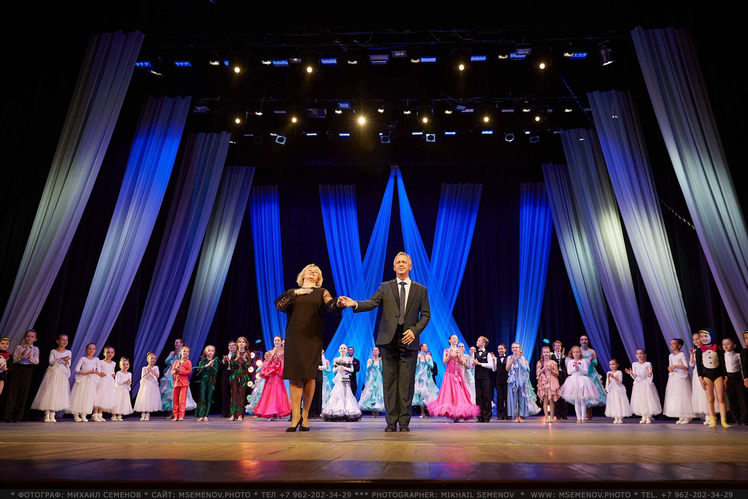 АНОНС фоторепортажа с Концерта Танцевального клуба «Apriori». Photographer for business Mikhail Semenov. Aqua photo studio, photo school