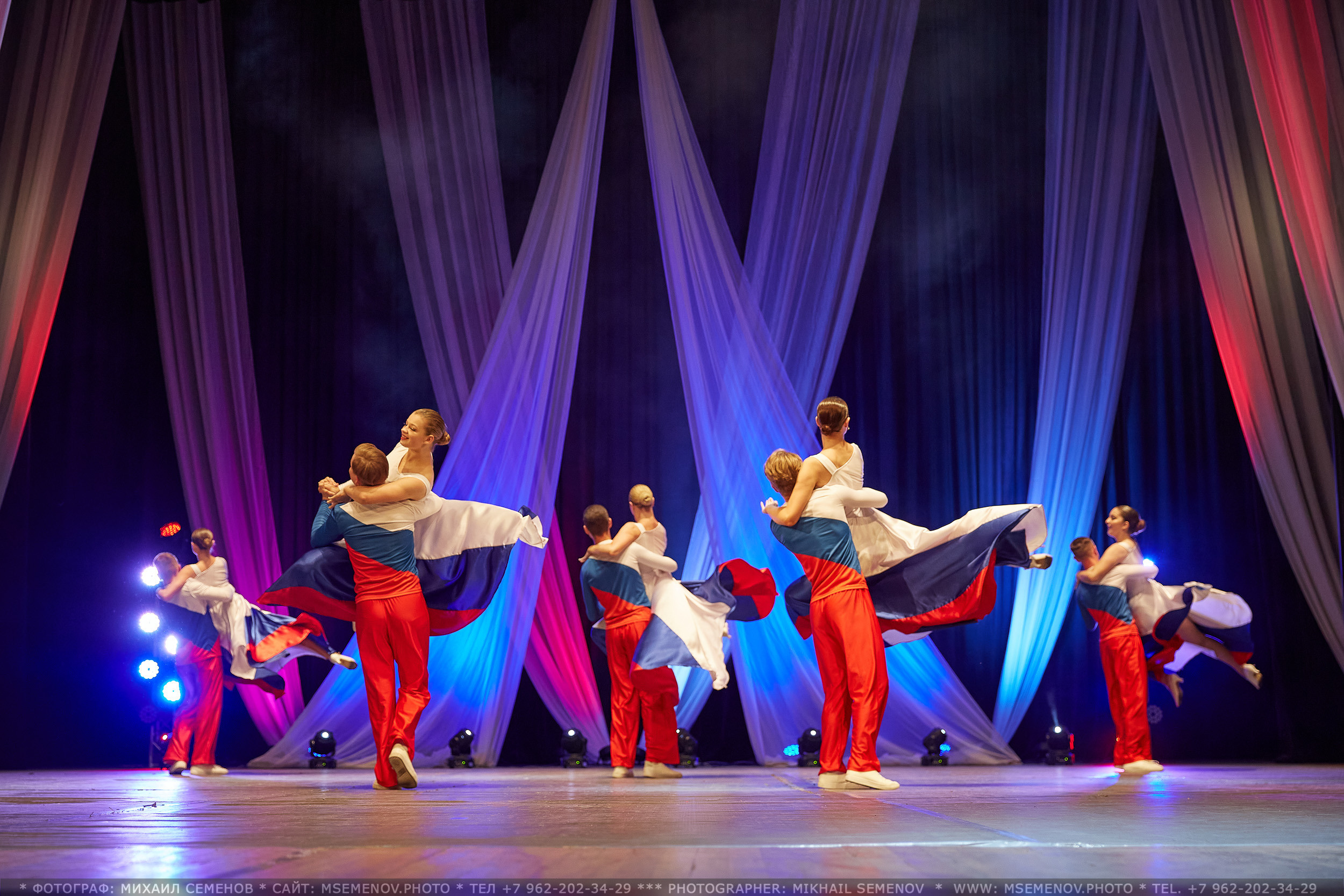 АНОНС фоторепортажа с Концерта Танцевального клуба «Apriori». Photographer for business Mikhail Semenov. Aqua photo studio, photo school