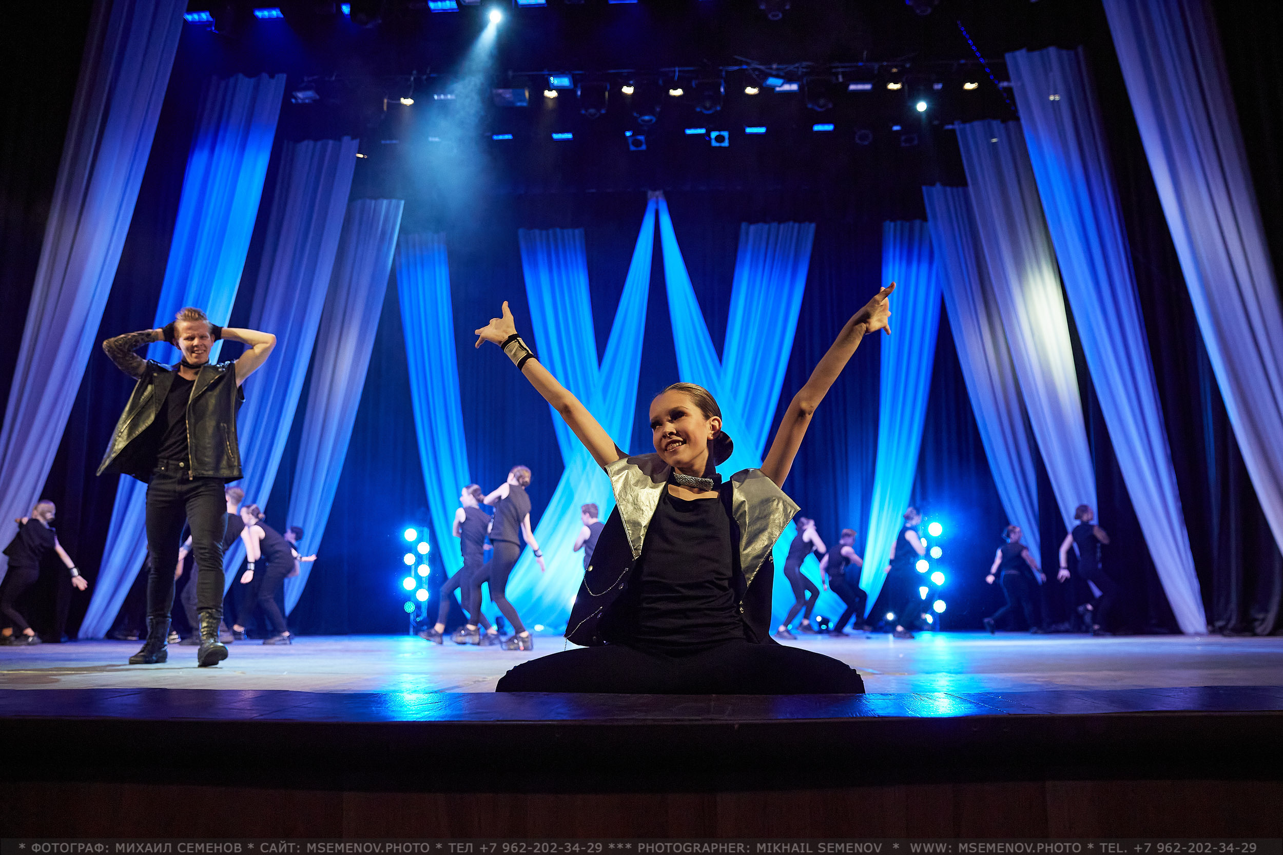АНОНС фоторепортажа с Концерта Танцевального клуба «Apriori». Photographer for business Mikhail Semenov. Aqua photo studio, photo school