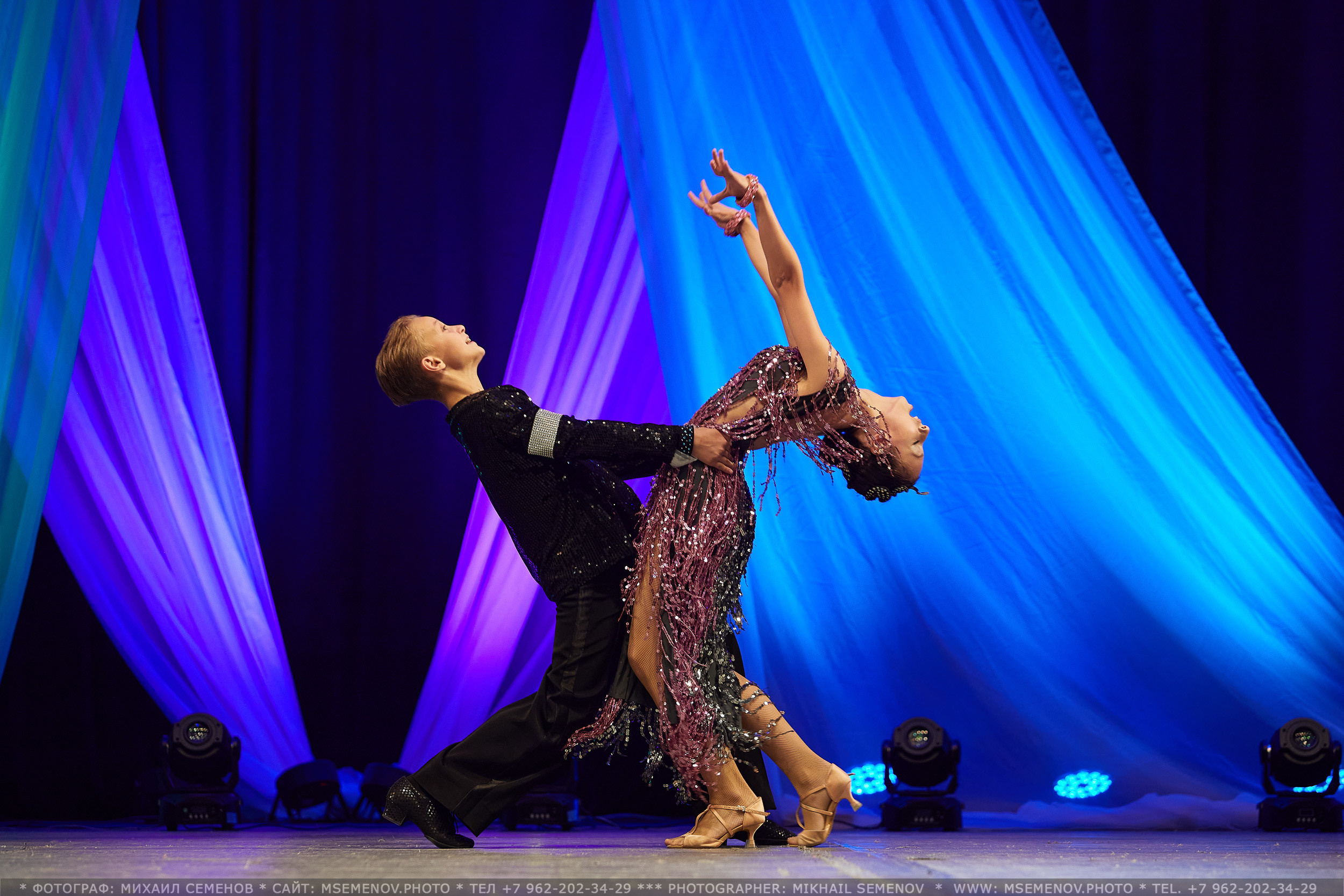 АНОНС фоторепортажа с Концерта Танцевального клуба «Apriori». Photographer for business Mikhail Semenov. Aqua photo studio, photo school