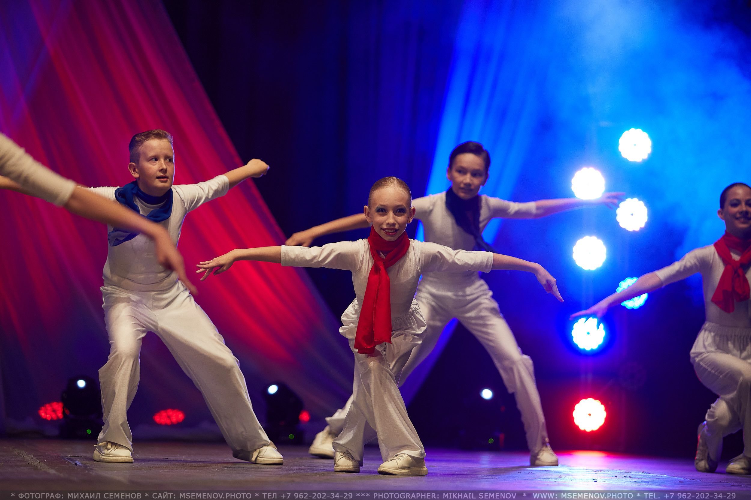 АНОНС фоторепортажа с Концерта Танцевального клуба «Apriori». Photographer for business Mikhail Semenov. Aqua photo studio, photo school