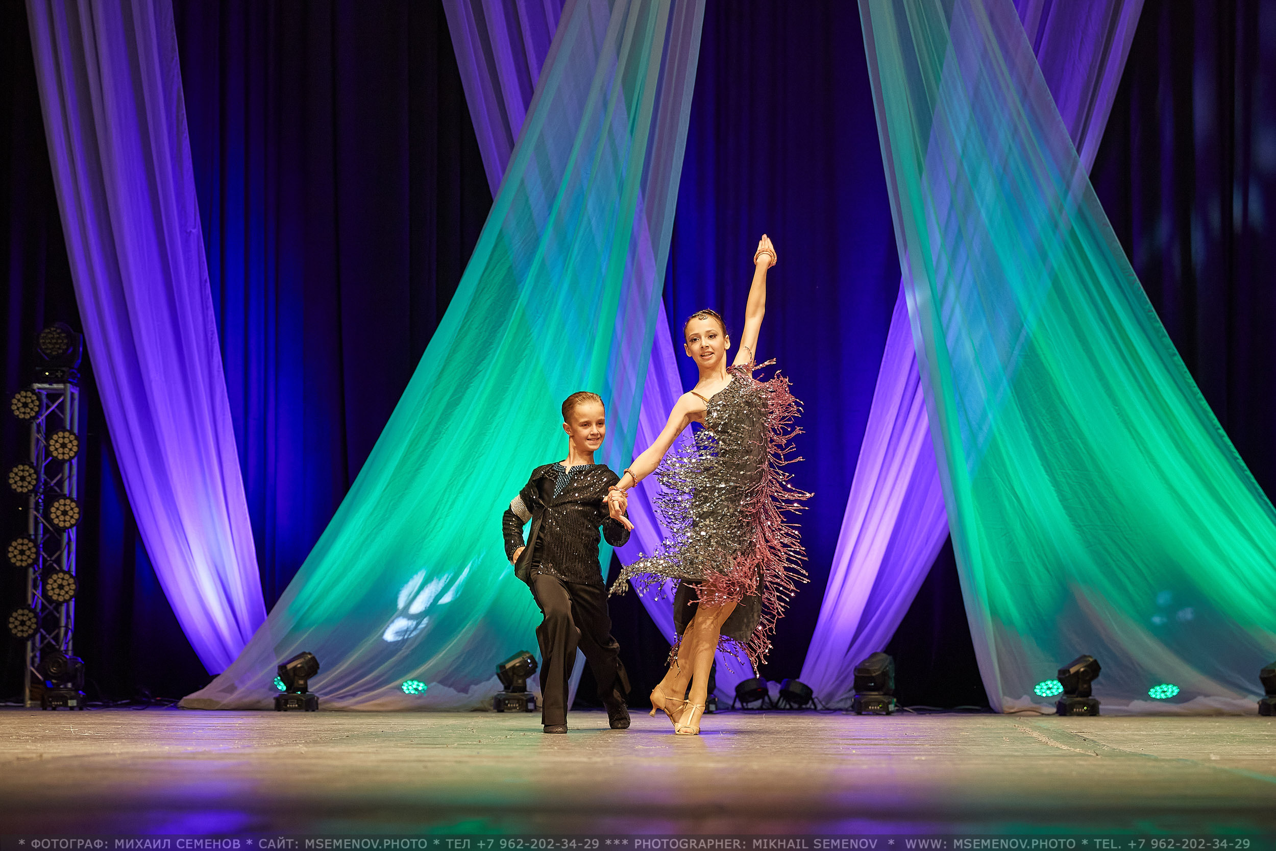 АНОНС фоторепортажа с Концерта Танцевального клуба «Apriori». Photographer for business Mikhail Semenov. Aqua photo studio, photo school