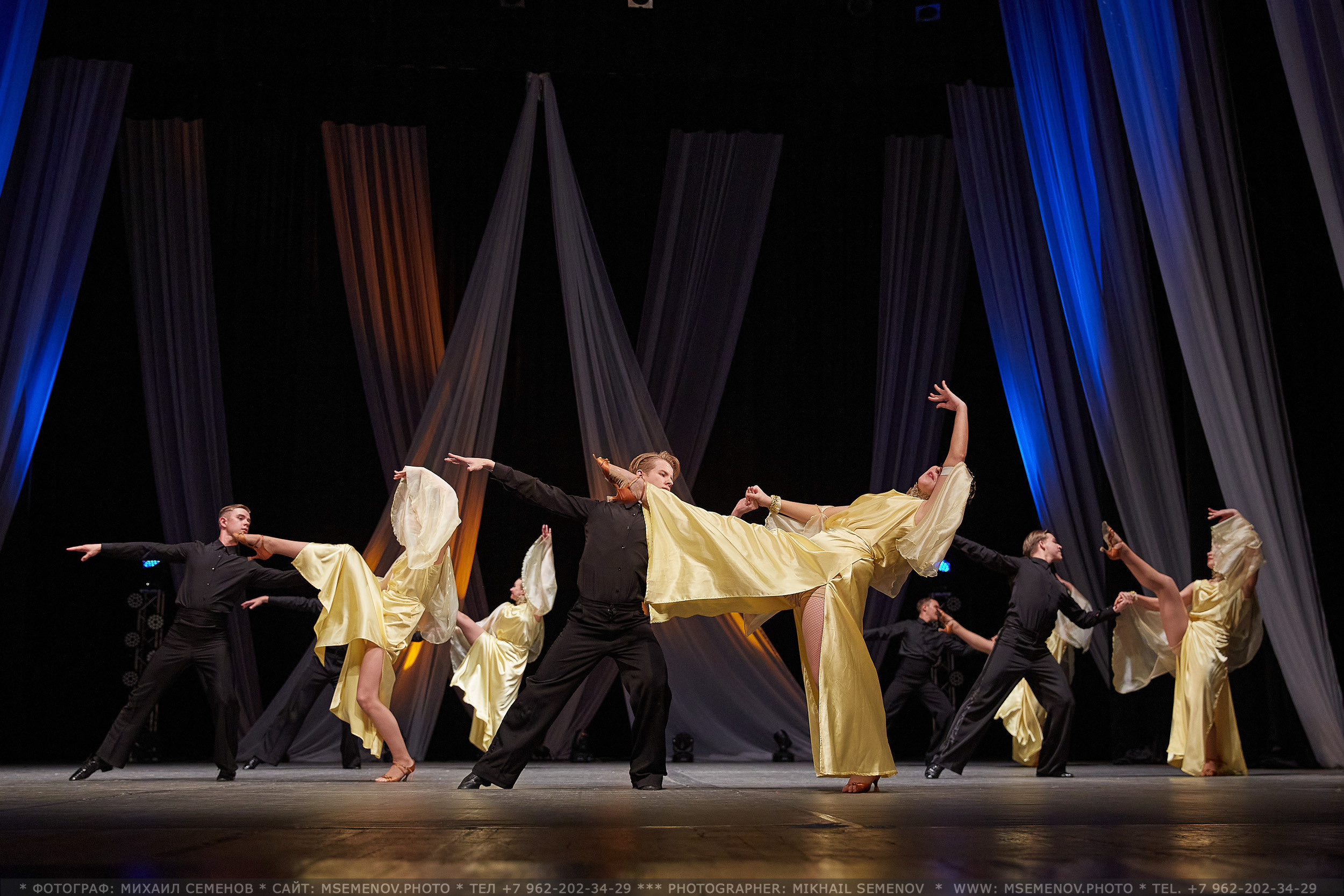 АНОНС фоторепортажа с Концерта Танцевального клуба «Apriori». Photographer for business Mikhail Semenov. Aqua photo studio, photo school