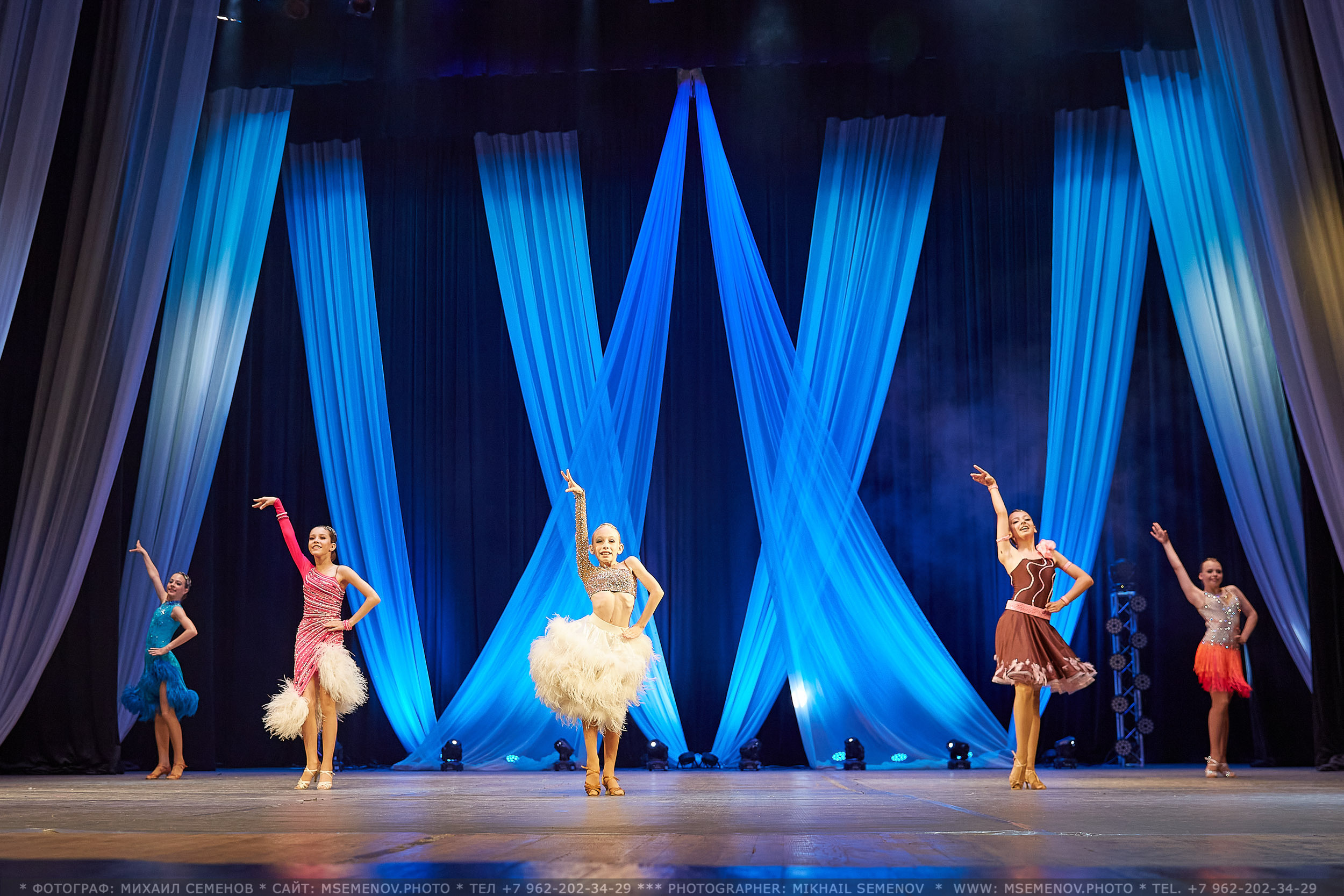 АНОНС фоторепортажа с Концерта Танцевального клуба «Apriori». Photographer for business Mikhail Semenov. Aqua photo studio, photo school