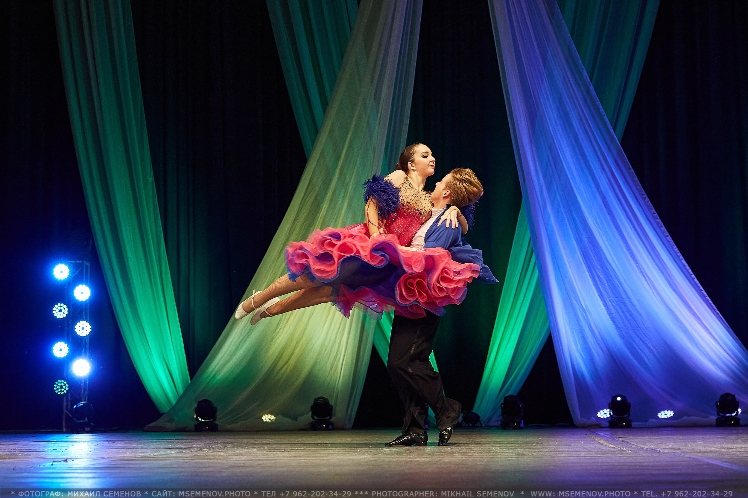 АНОНС фоторепортажа с Концерта Танцевального клуба «Apriori». Photographer for business Mikhail Semenov. Aqua photo studio, photo school