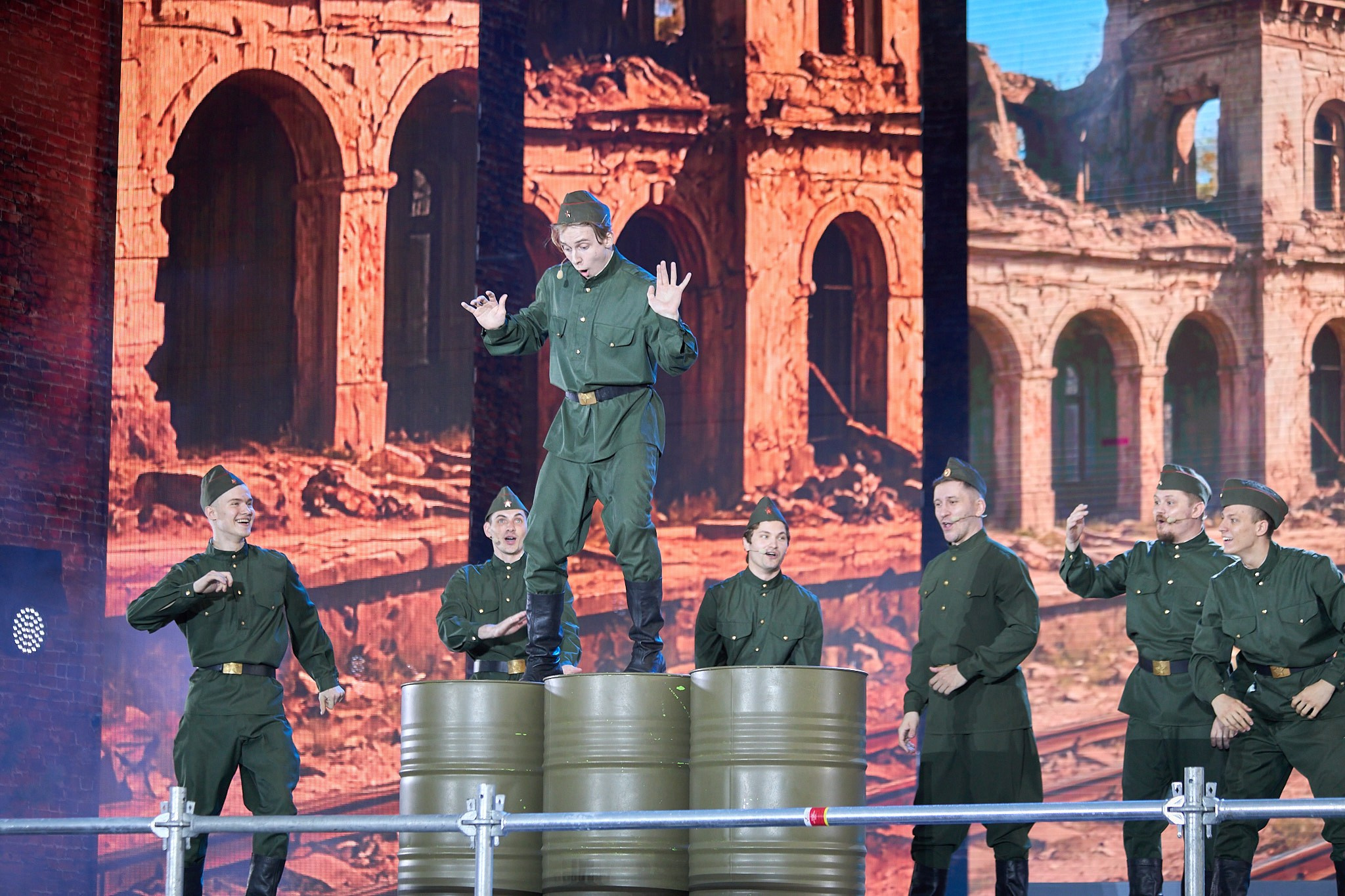 Концерт 9 мая 2025 года на соборной площади. Фотограф Омск | Александр Вандеров