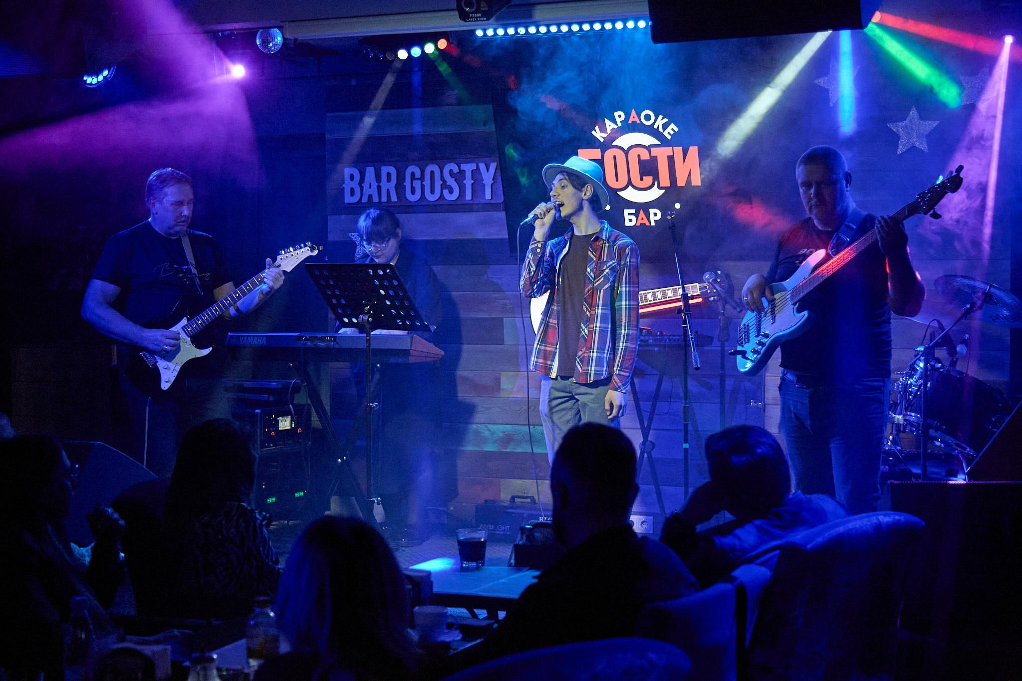 Концерт в баре «Гости». Фотограф Омск | Александр Вандеров