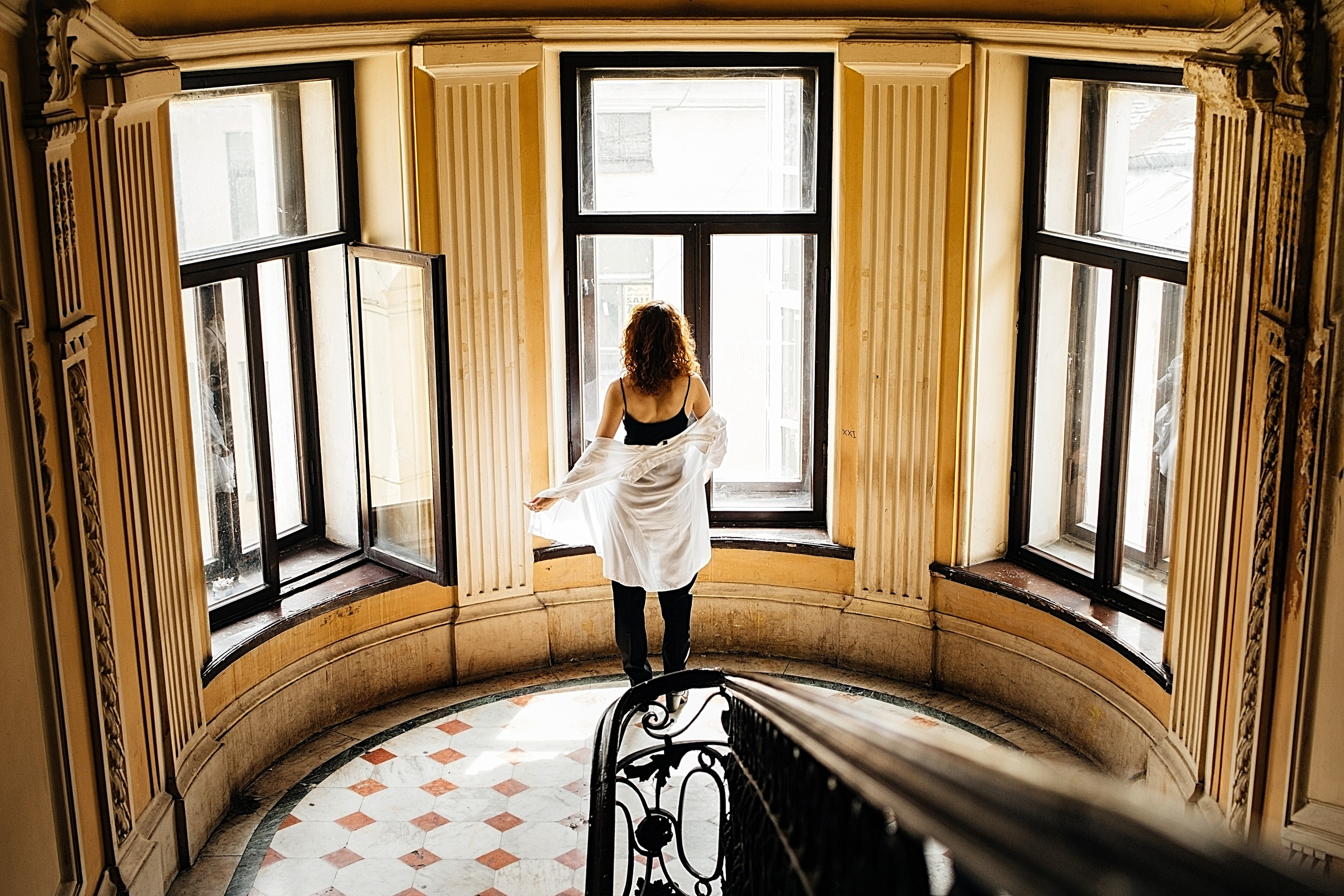 Фотосессия в парадной. Фотосессии в порадных Питербурга.