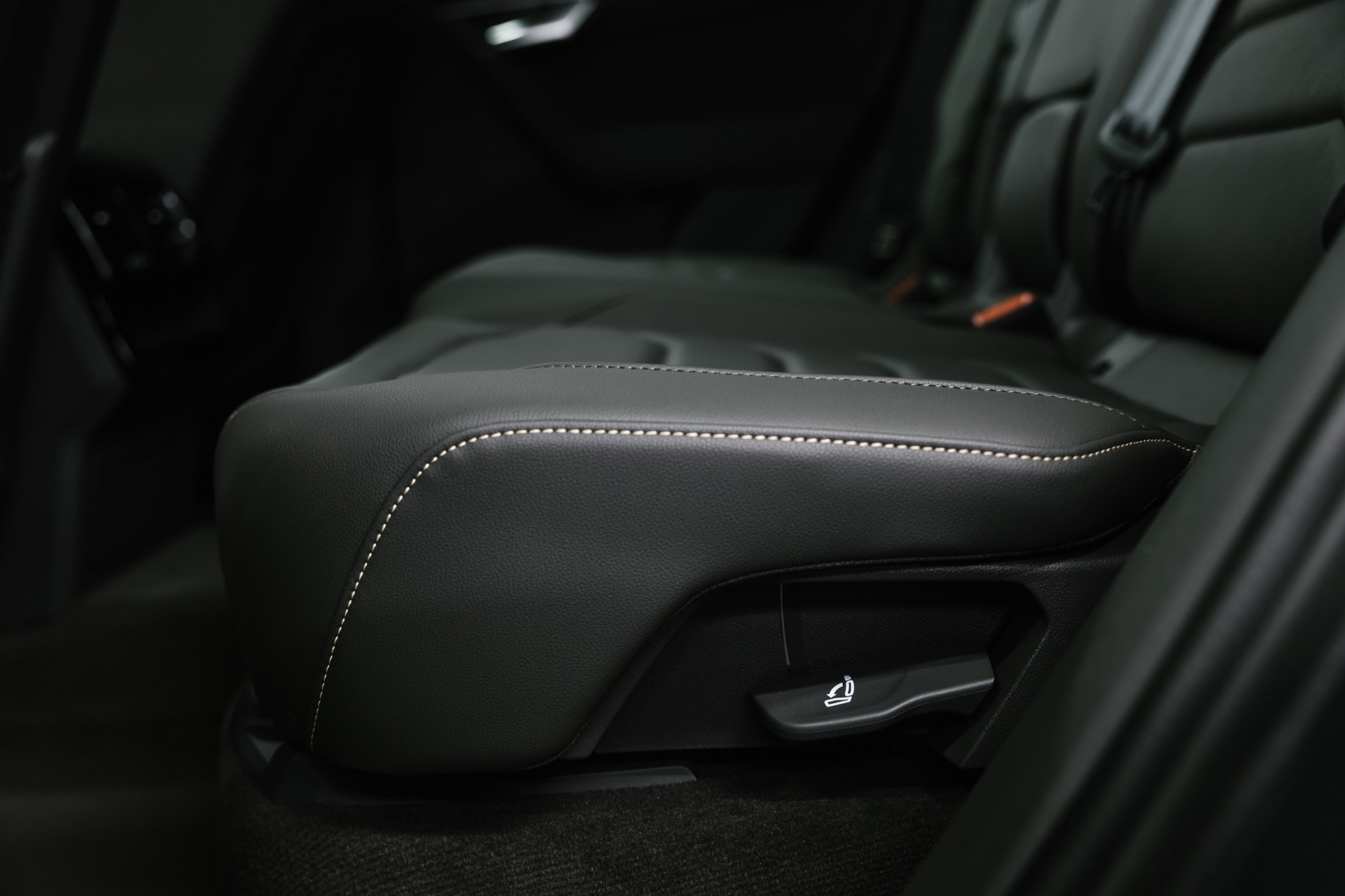 Volkswagen Touareg R-Line 2.0 TSI AT (265 л. с.). Автосалон «Х-Авто»