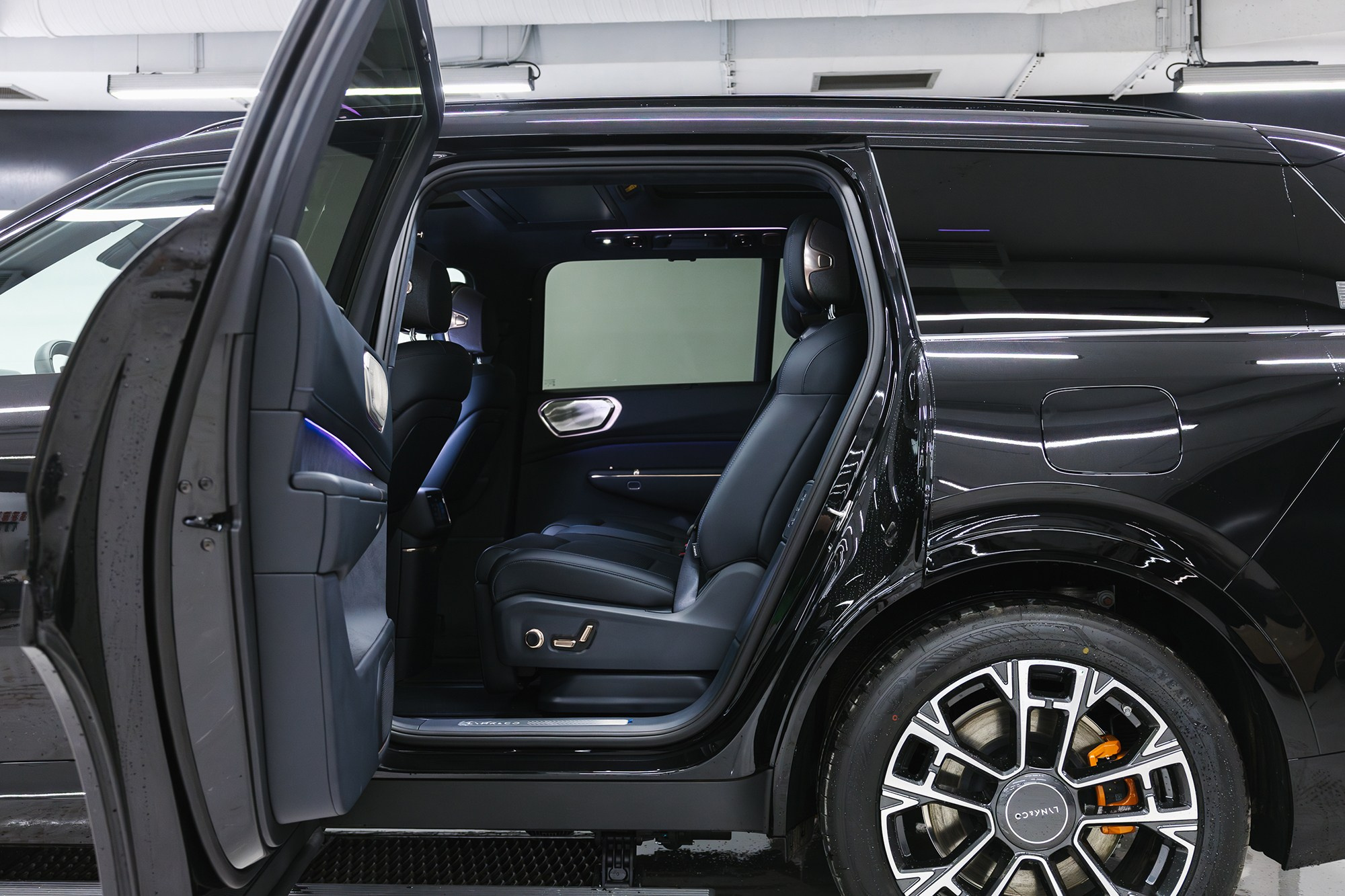 Lynk & Co 900 Ultra 2,0hyb 4WD AT (734 л. с.). Автосалон «Х-Авто»