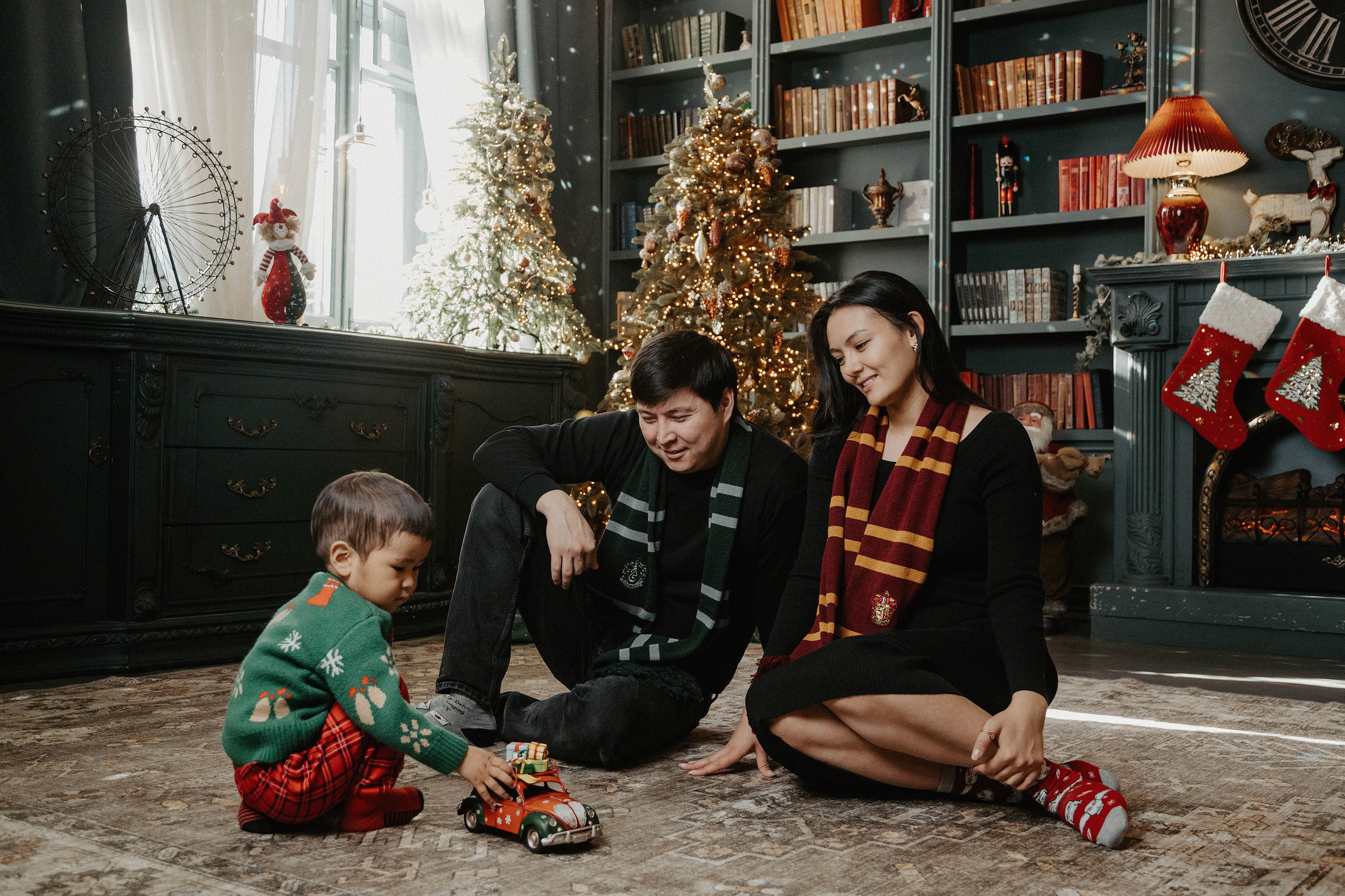 Семейная фотосессия Бахыт, Алем и Берика в фотостудии 2Stula. Свадебный, семейный и портретный фотограф в Алматы, Костанай