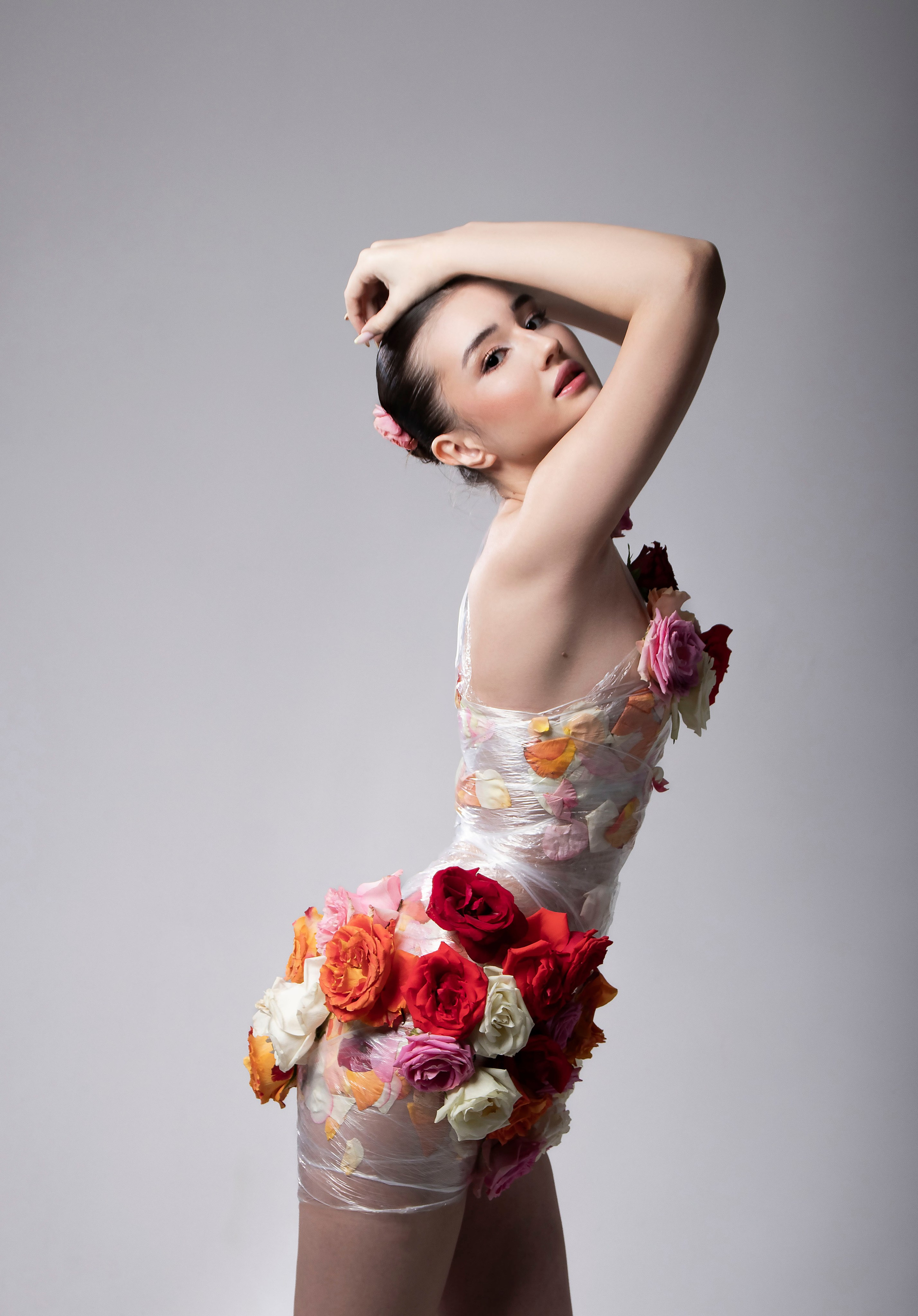 Минимализм и движение: творческая фотосессия на циклораме. Портретный фотограф в Санкт-Петербурге Савельева Ольга