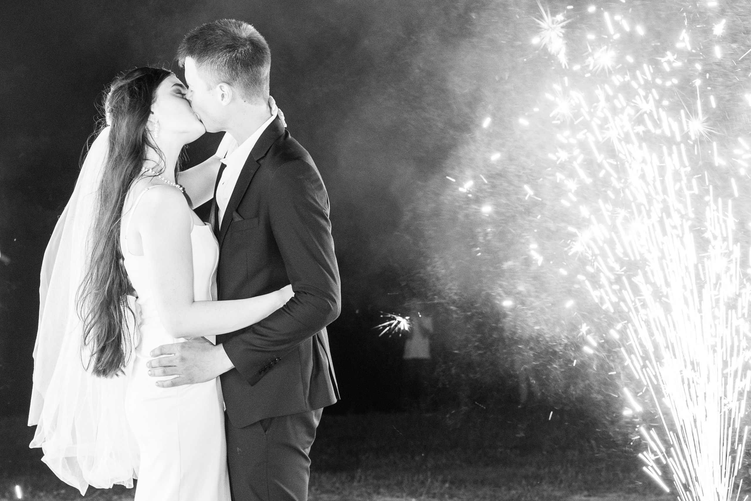 Свадебная фотосессия в Липецке: доступные пакеты услуг для создания полной и красочной истории вашего дня.