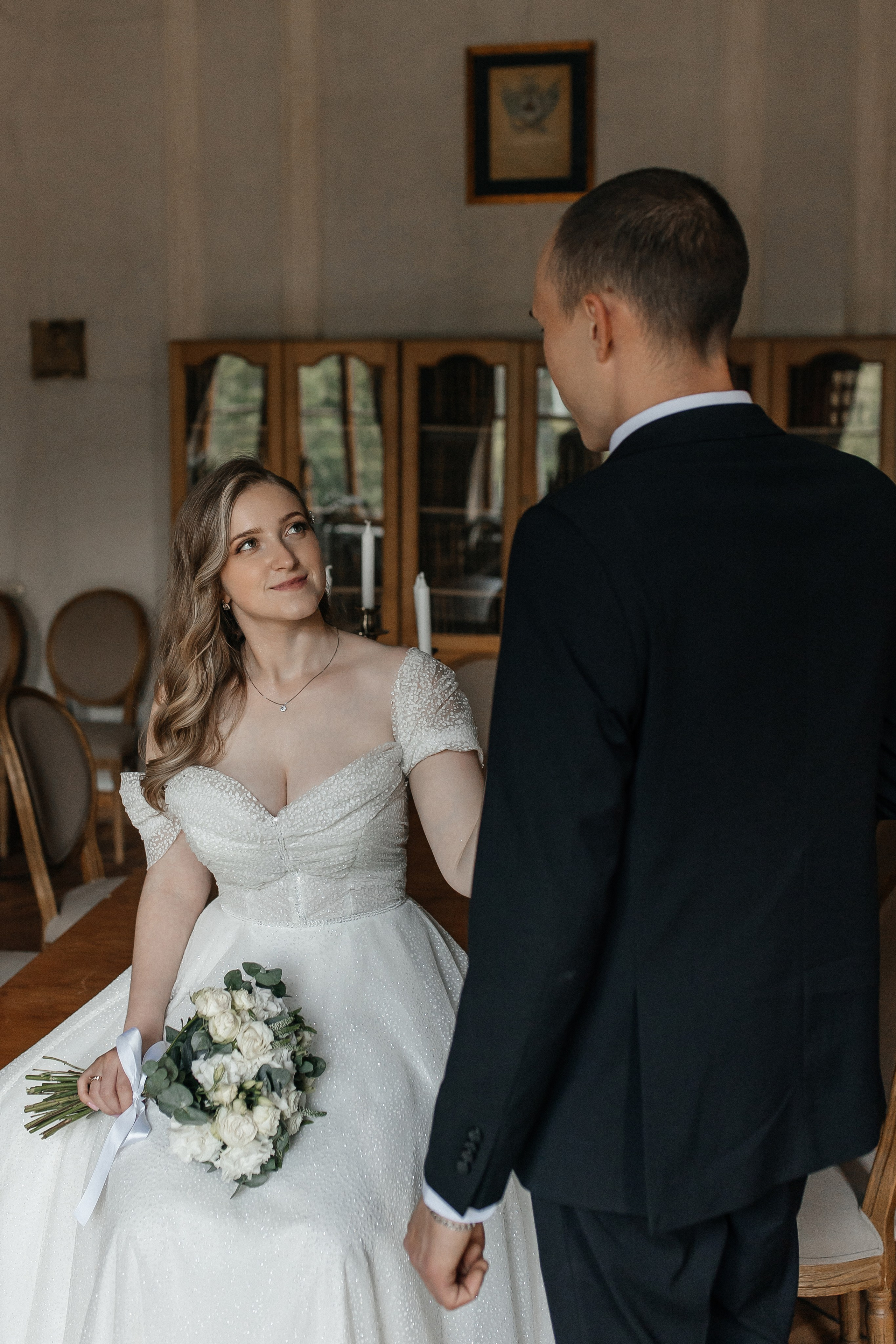 Свадебная фотосессия в библиотеке читальне имени Пушкина