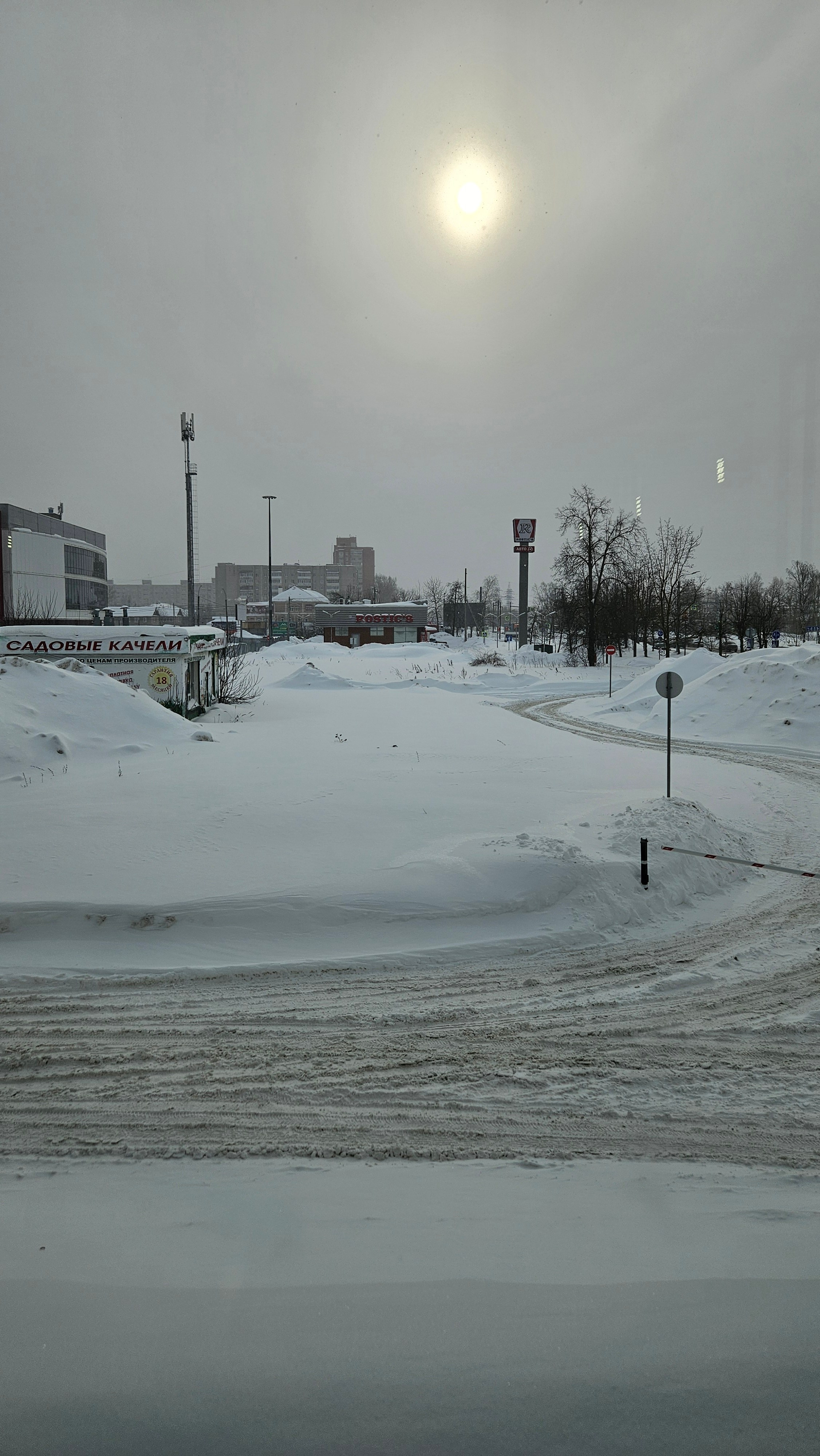 А на улице - зима, холода. Вода +27, воздух в бассейне - +27