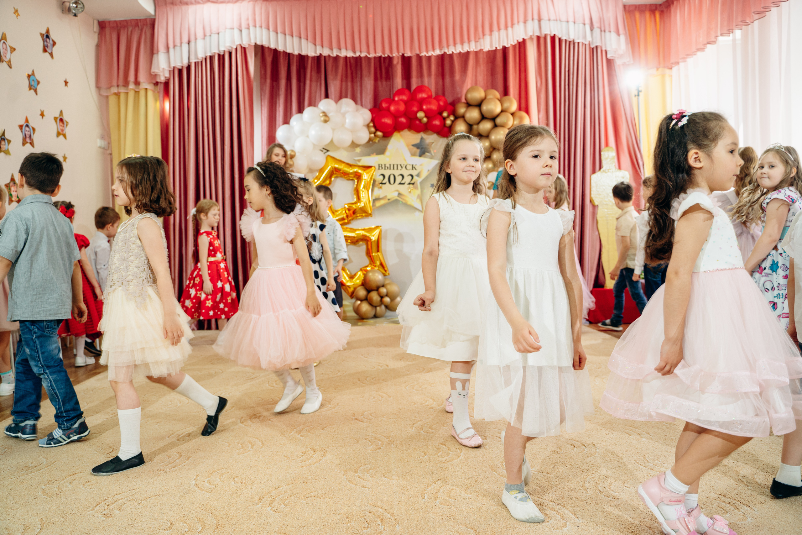 Выпускной в детском саду. Выпускные альбомы для детского сада и школы в Красноярске Мария Русяев