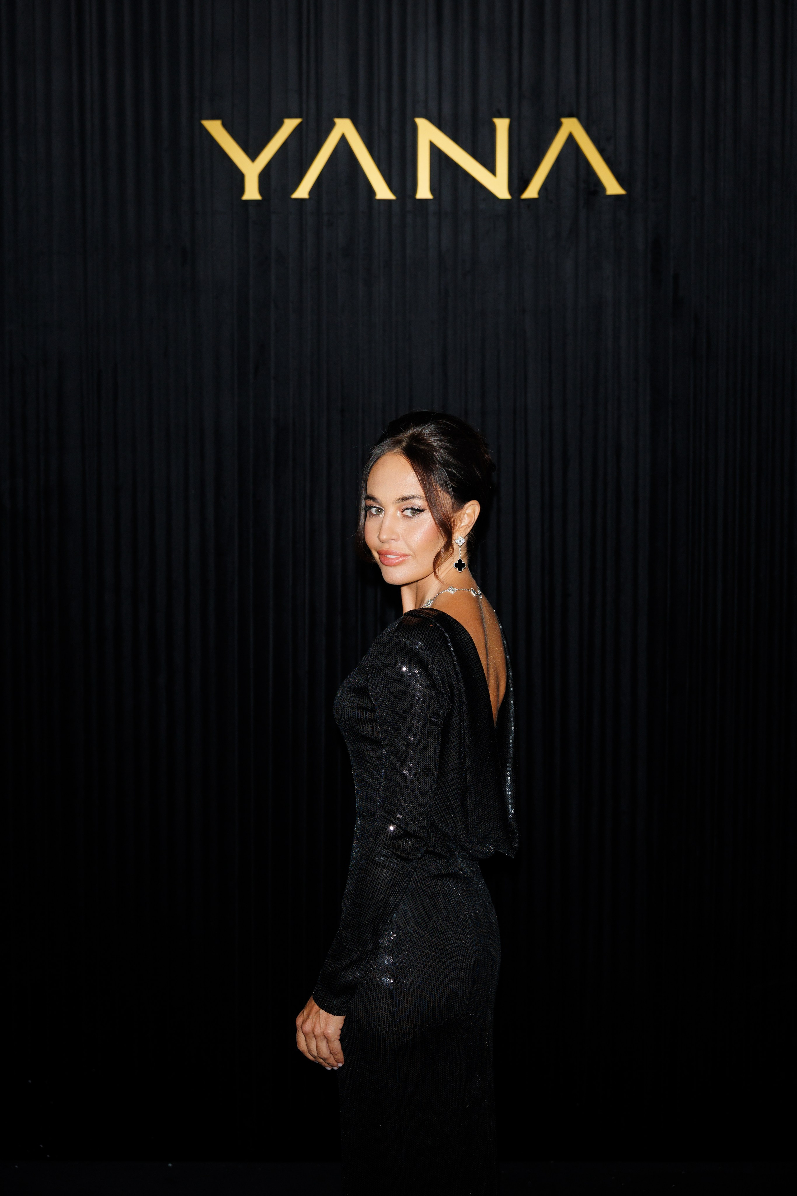 «Снежный Бал» Яны Раскаваловой. «Птичка на проводе»: информационный портал в Москве