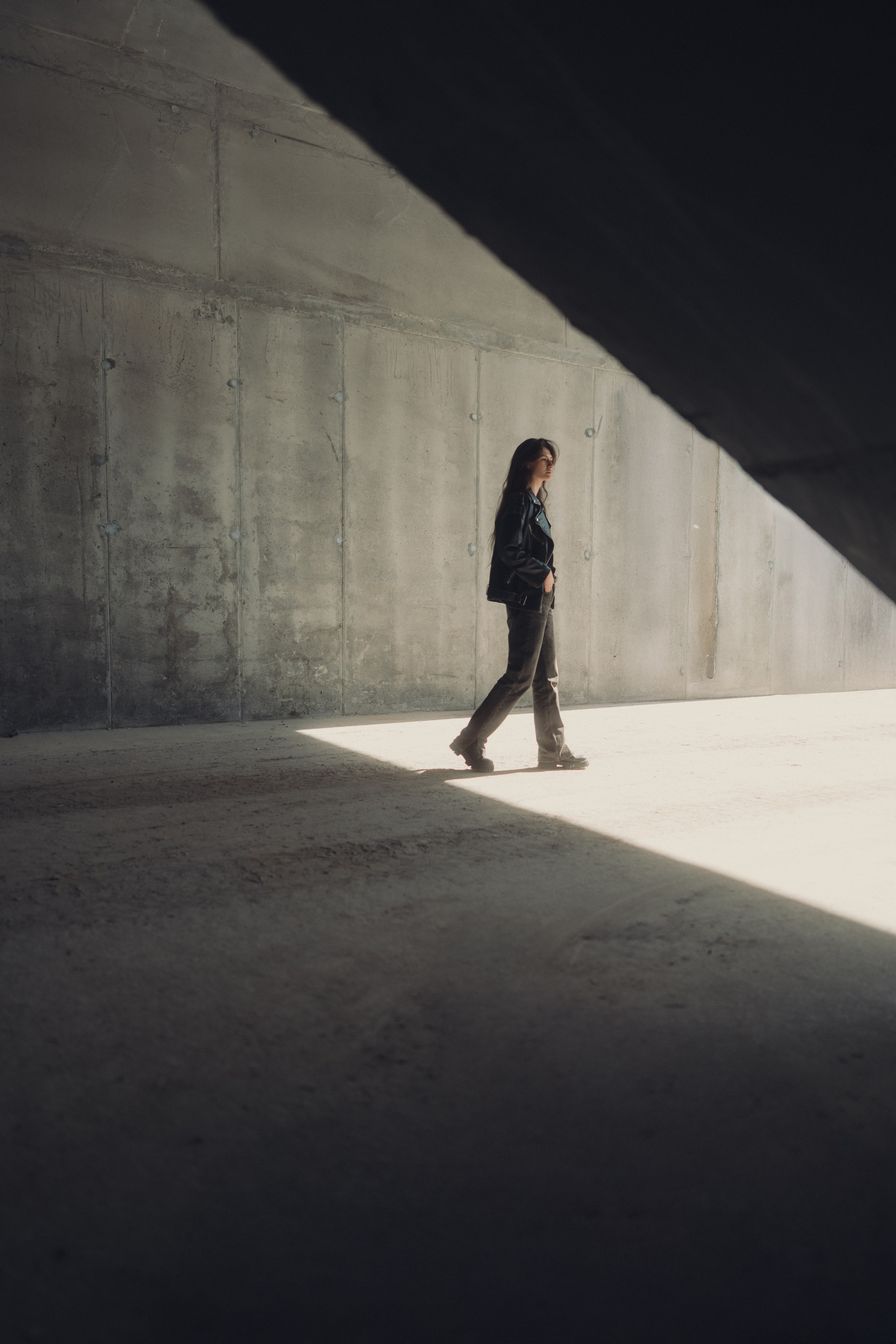 Female street photo shoot at a construction site in Kazan - Anton Avanzato