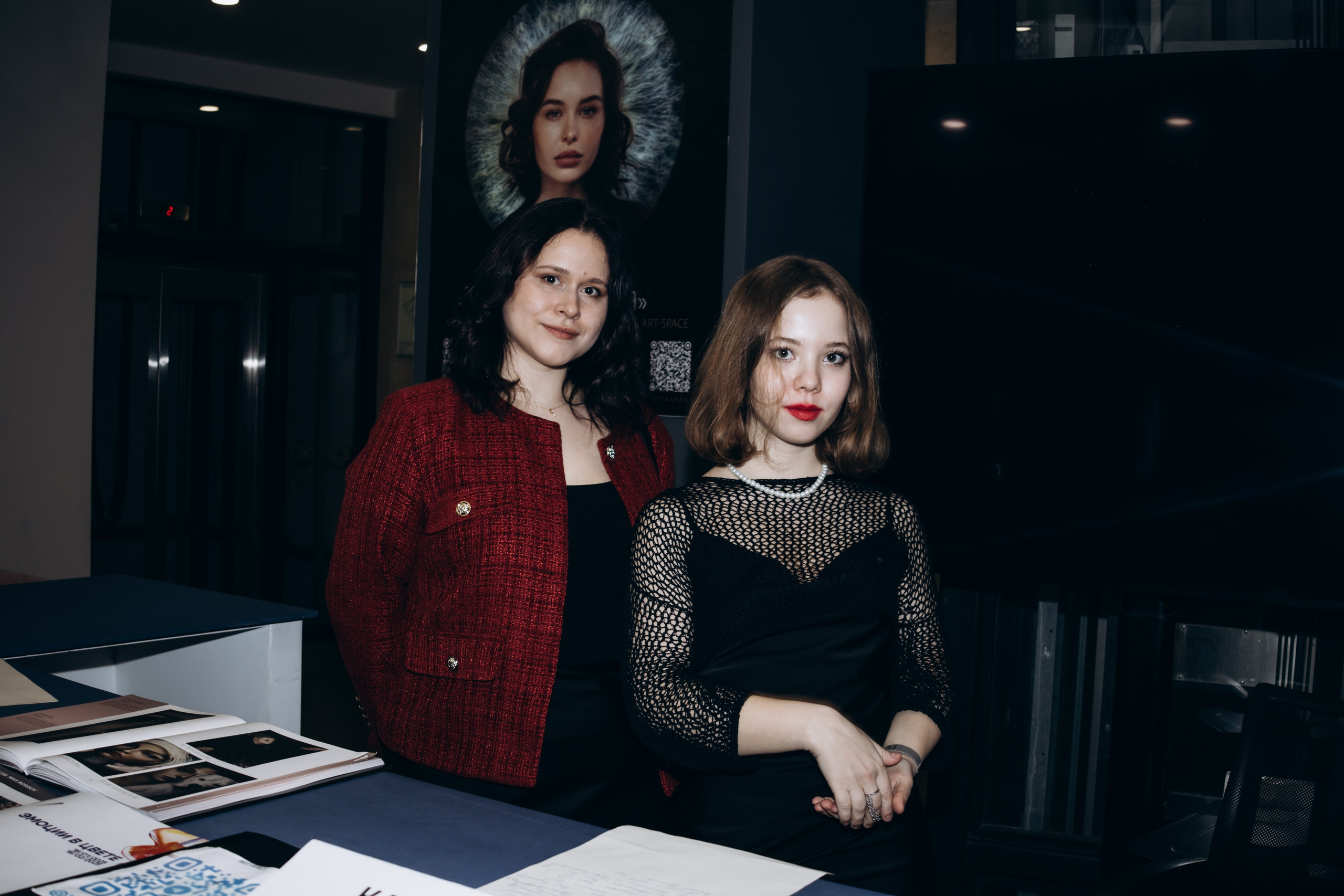 репортажная фотосъемка выставки художницы дарьи санатиной в москве