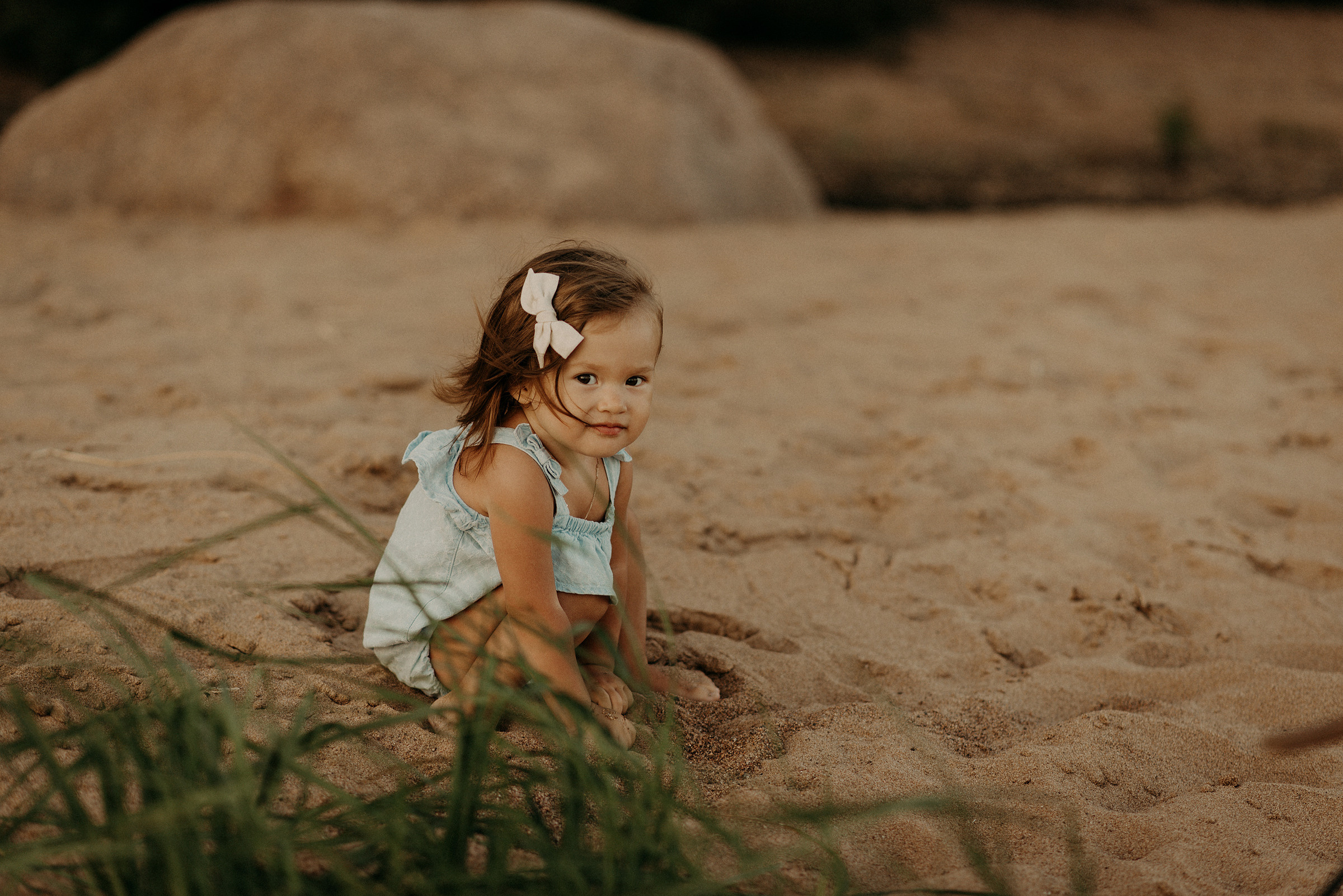 семейная фотосессия на заливе на закате