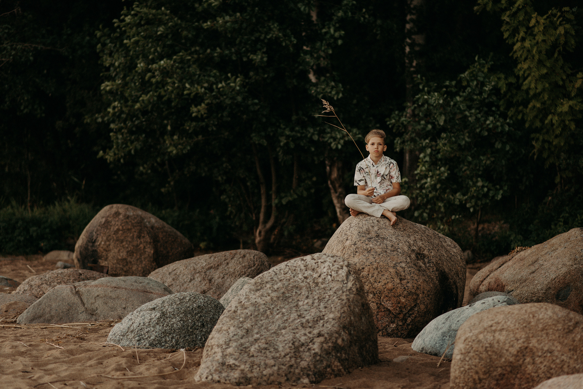 семейная фотосессия на заливе на закате