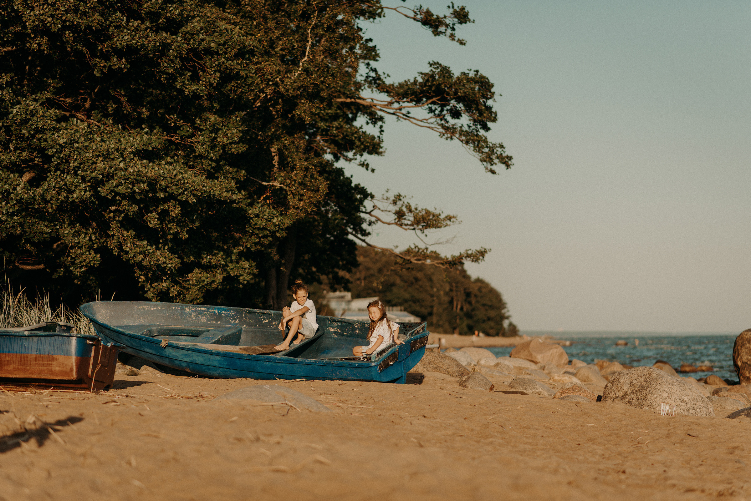 семейная фотосессия на заливе на закате