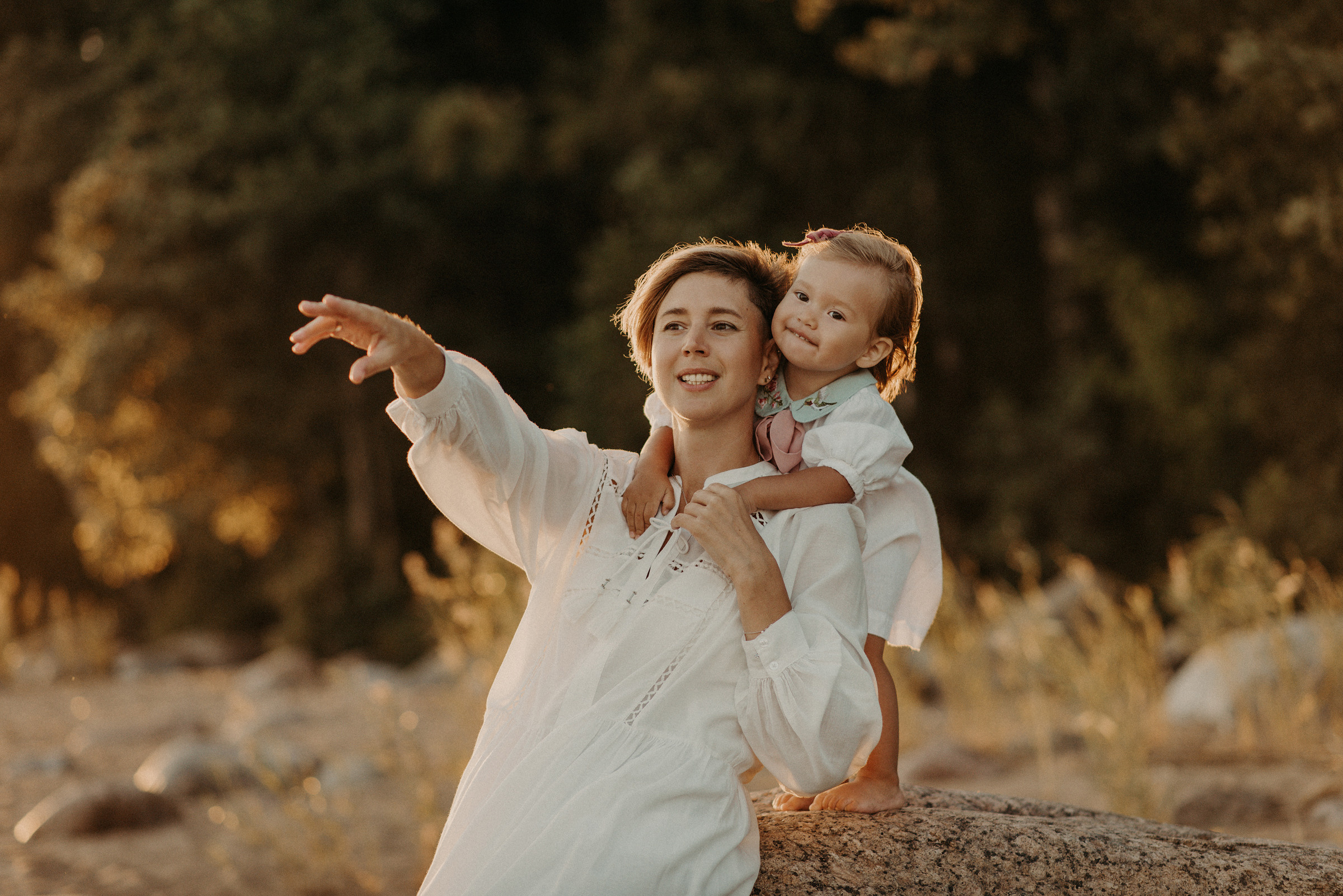 семейная фотосессия на заливе на закате