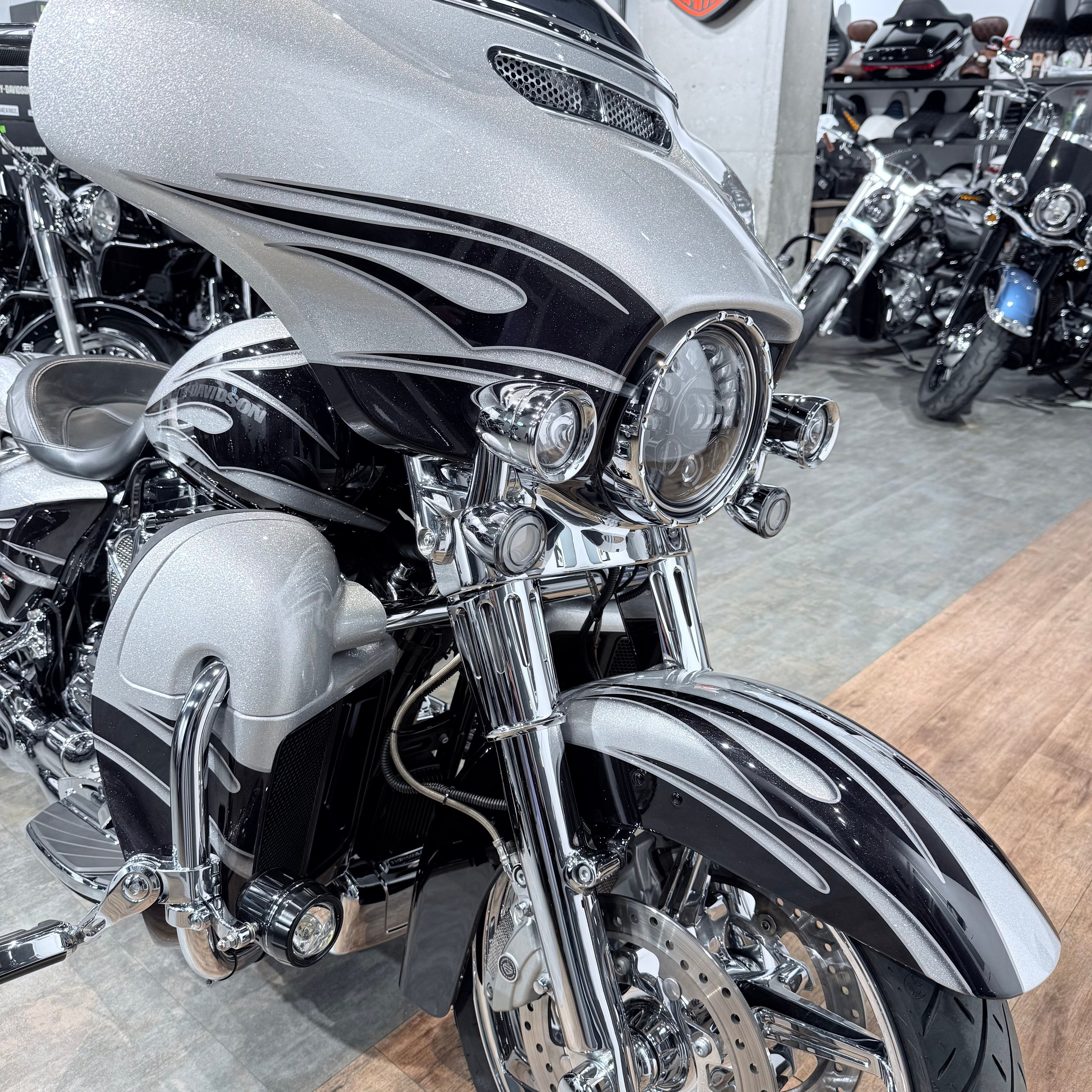 2015 CVO Street Glidе Sреcial 110 Наrd Сandy Сustоm. Hello Davidson, Москва. Только хорошие мотоциклы…