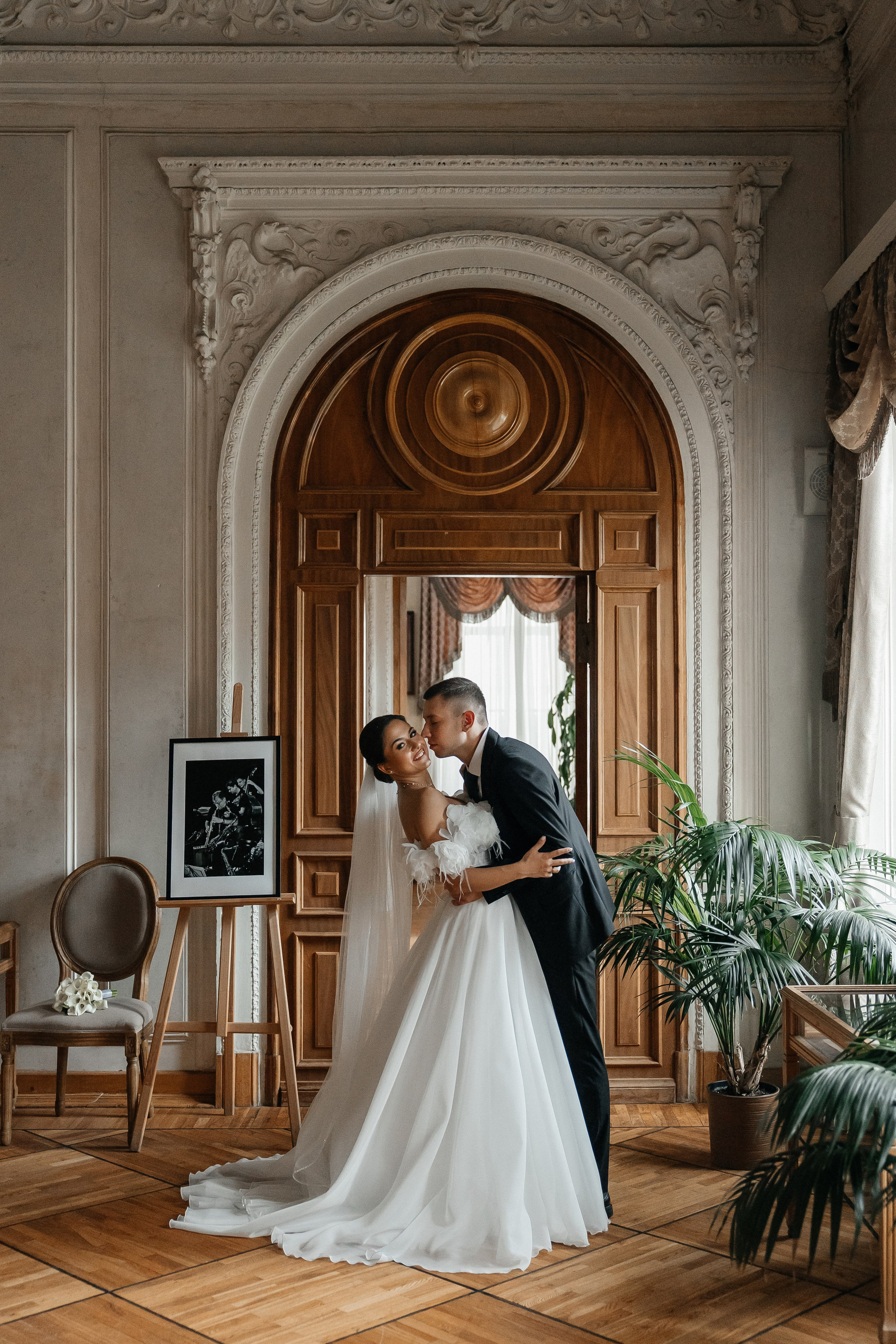 Свадебная фотосессия в библиотеке читальне Пушкина