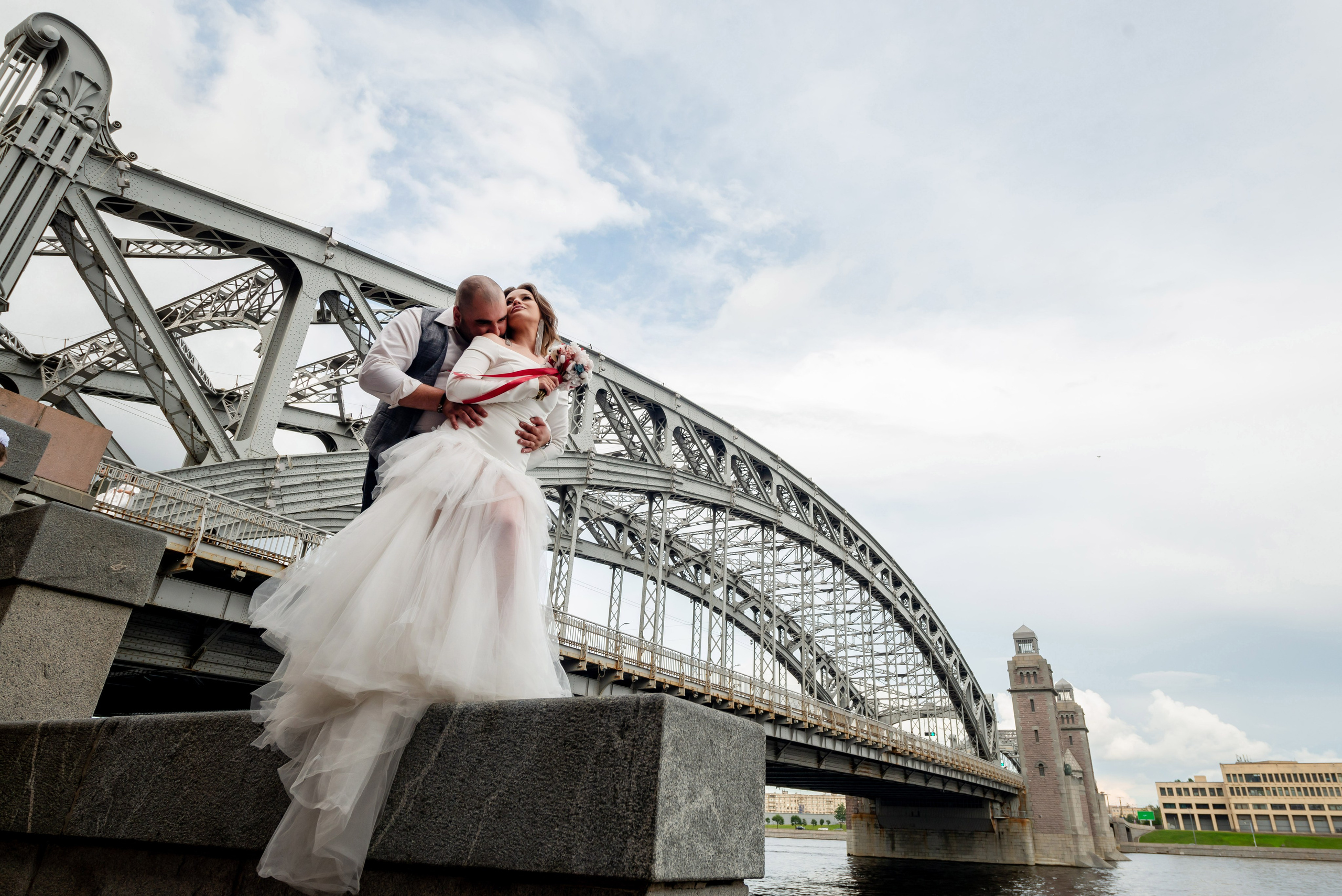 Экстравагантная свадебная фотосессия Светланы и Славы по нетрадиционным и оригинальным местам для свадебной прогулки в Санкт-Петербурге. Портретный, семейный и свадебный фотограф в Санкт-Петербурге и в Пушкине Ширяев Денис