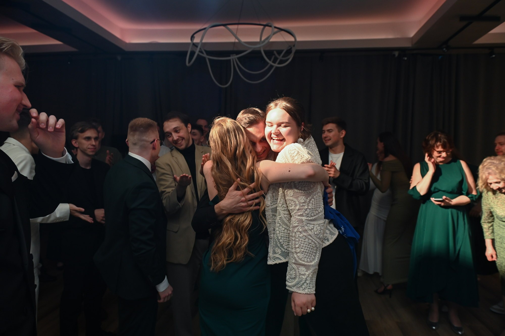 Фотожурналист на свадьбе: когда кадры становятся историей. Документальный фотограф Сергей Вдовин