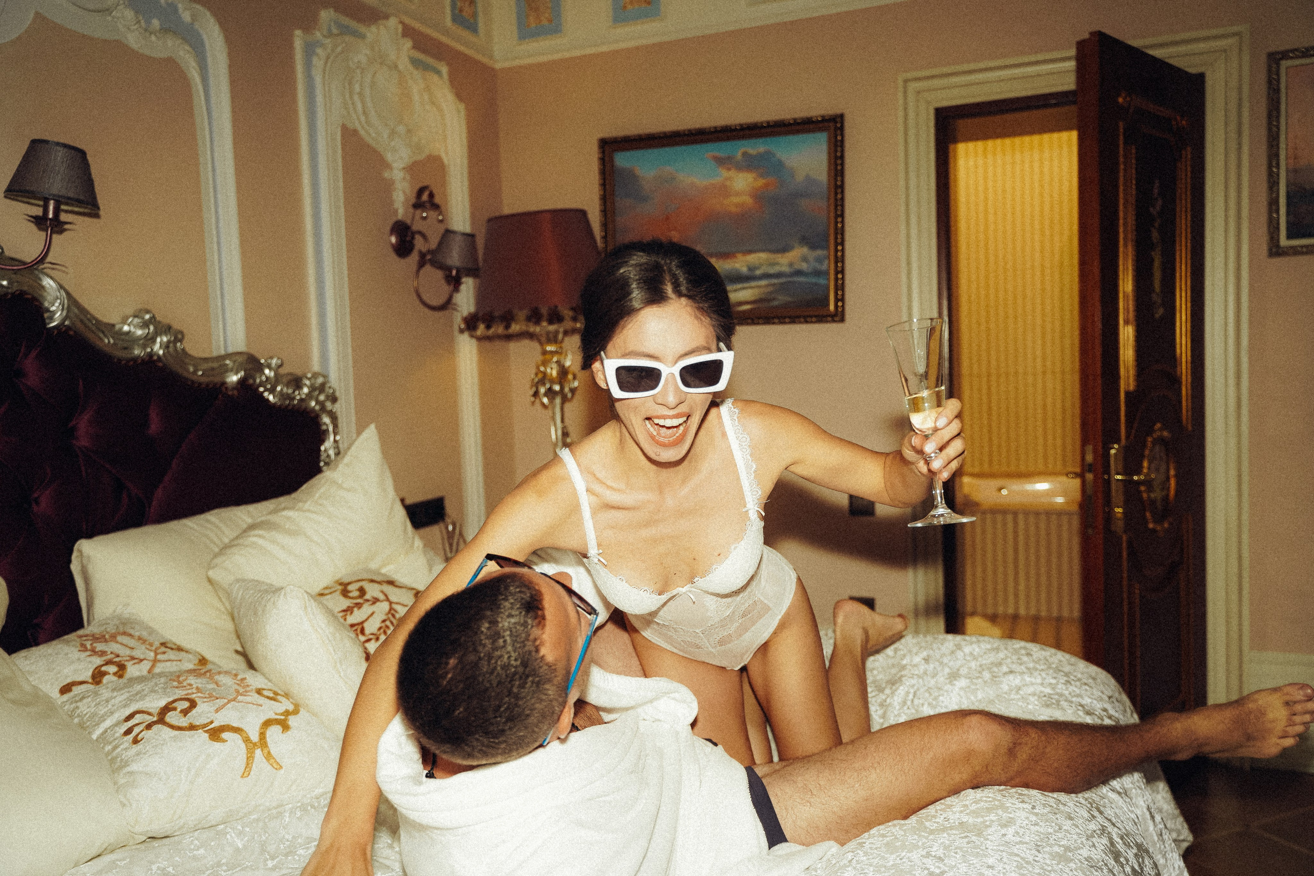 Свадебная съёмка в отеле. Professional photoartist in St. Petersburg (wedding, reportage, portrait, model book, love story) Alexander Shvedov