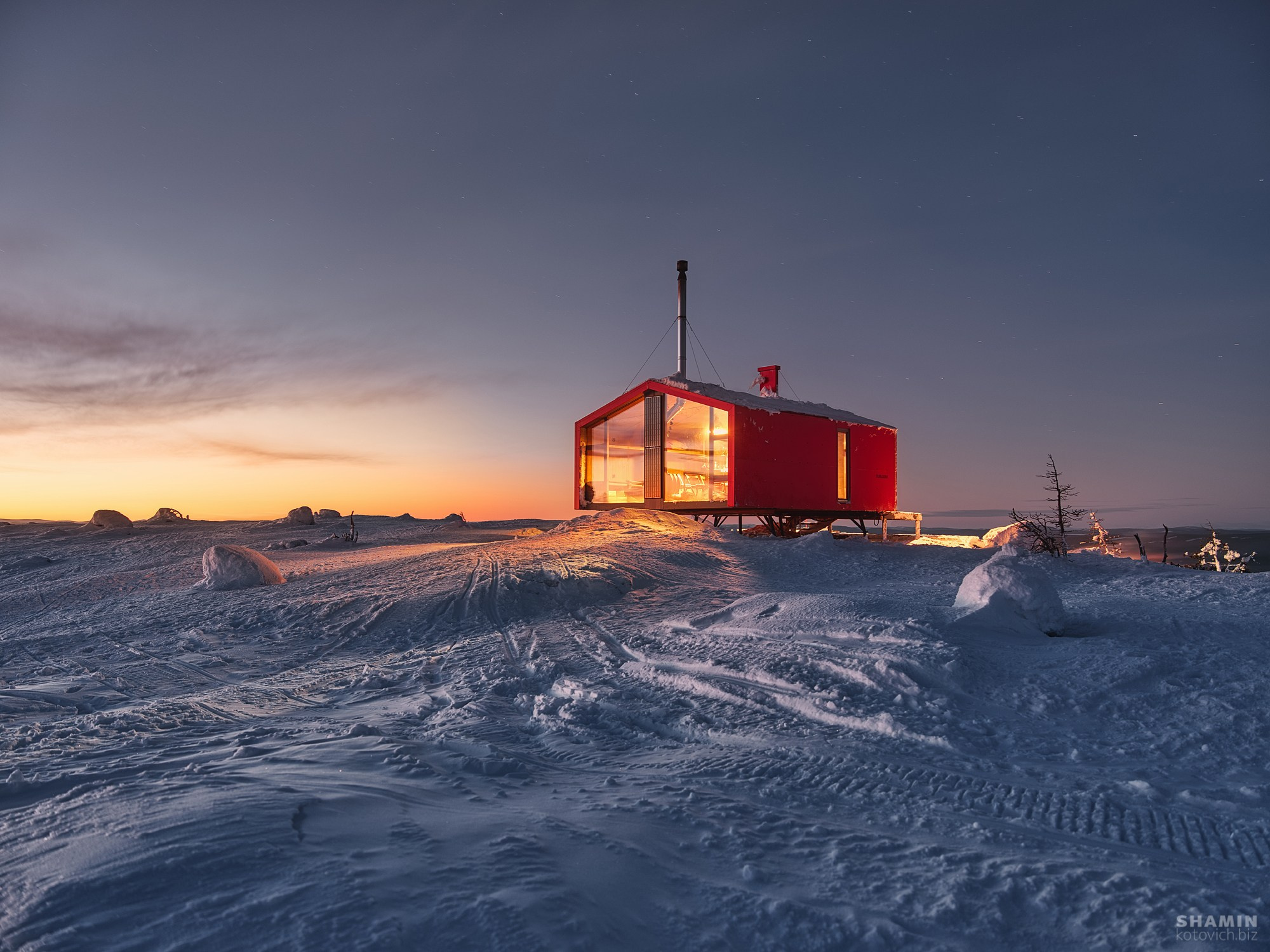 Пейзажи Кольского полуострова — северное сияние, тундра, Баренцево море и горы Хибины. Фотографии дикой природы и северного света на Кольском полуострове. Фотограф Константин Шамин