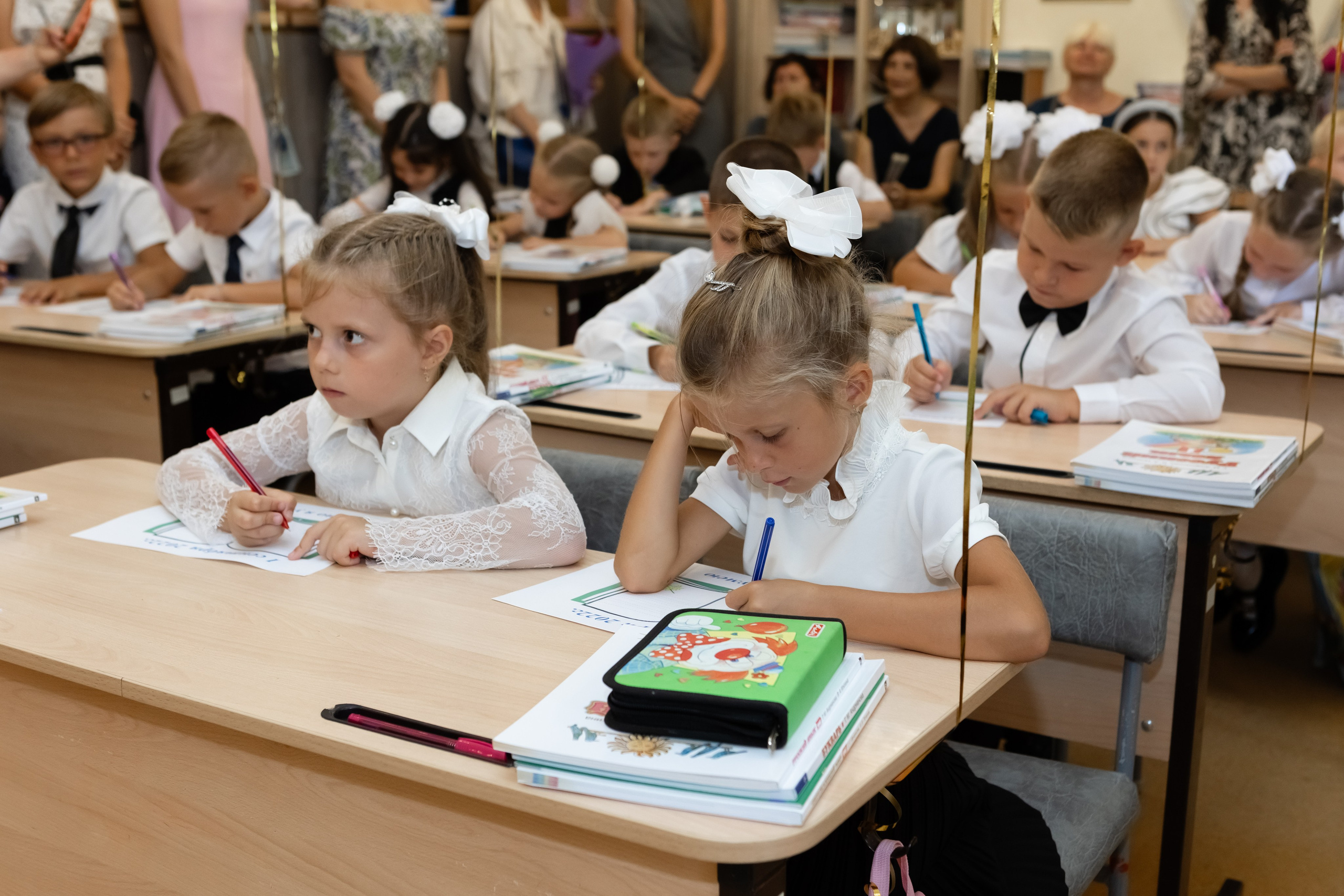 Первый раз — в первый класс. Фотосессия первоклассников 1 сентября. Свадебный фотограф, фотосъемка в Крыму, Севастополе, Симферополе, Ялте