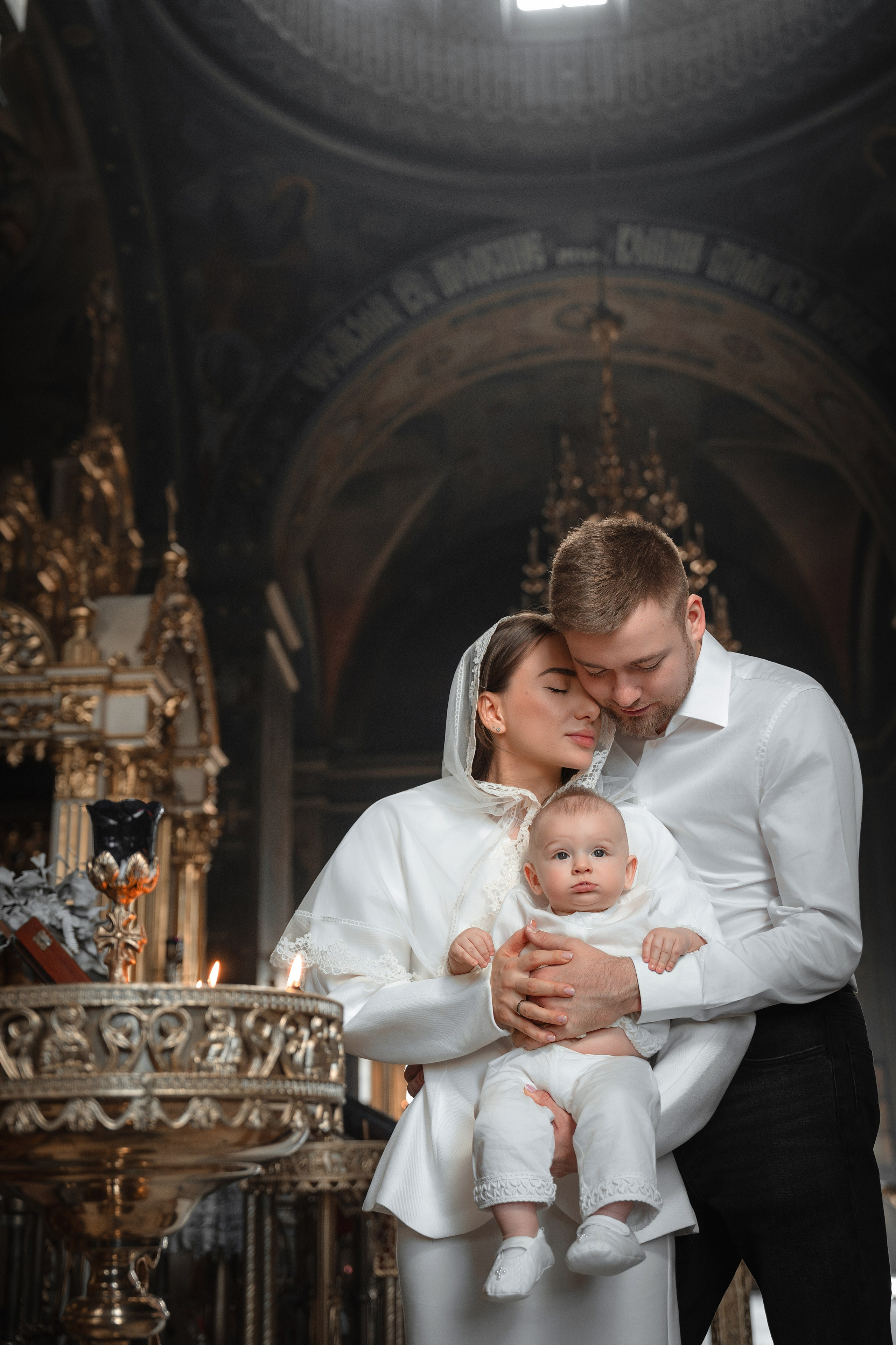 Крещение Даниила в Храме Воскресения Словущего в Даниловской Слободе. Фото- и видеосъёмка крещения и венчания. Фотограф на крещение Москва