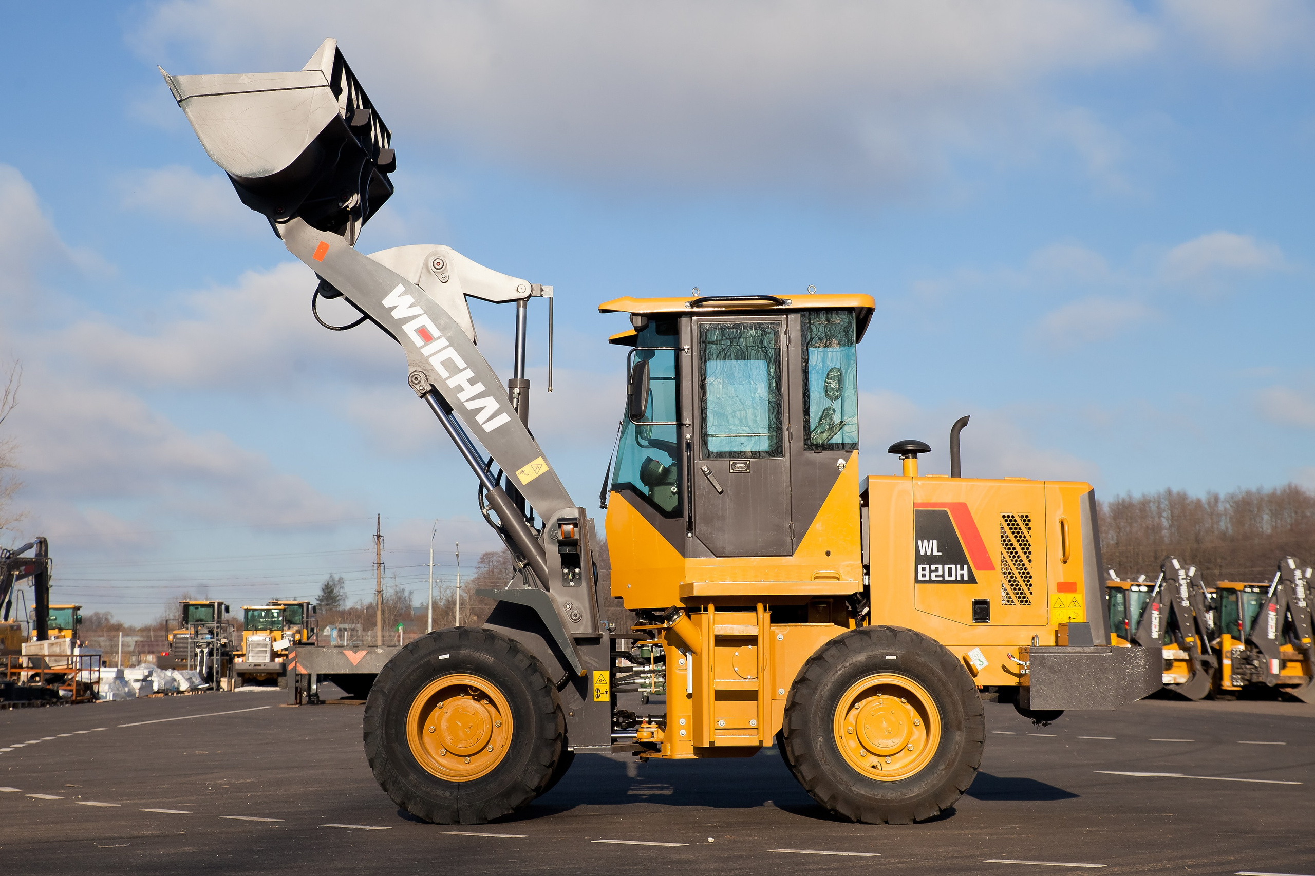 Фото фронт. погр. Weheavy WL820H. Продажа и обслуживание грузовой техники и спецтехники в г. Новосибирск компания СТИ