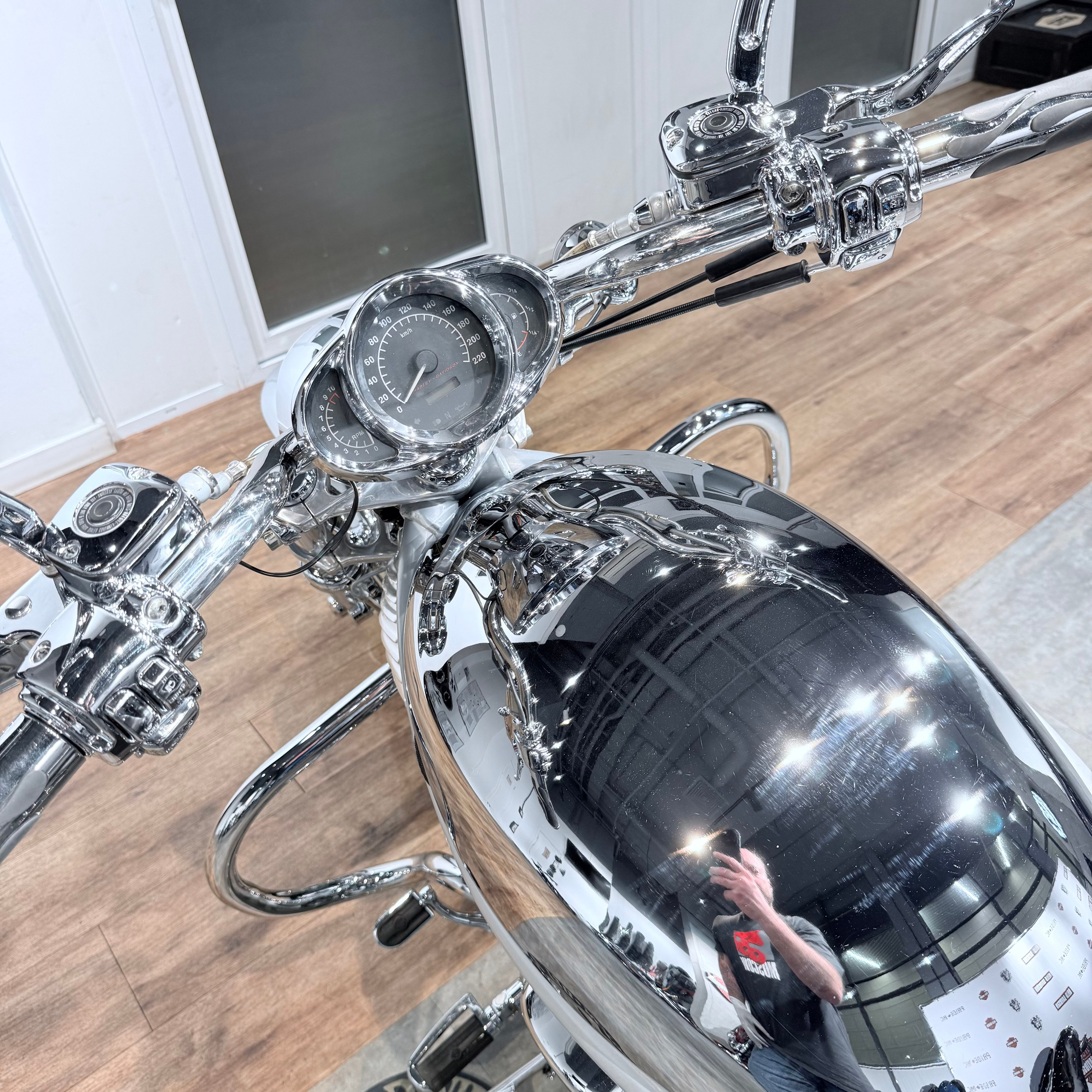 Купить Harley-Davidson 2002 V-ROD Chrоmе Limited Еditiоn (Softail/Dyna) — подробнее на сайте. Hello Davidson, Москва. Только хорошие мотоц