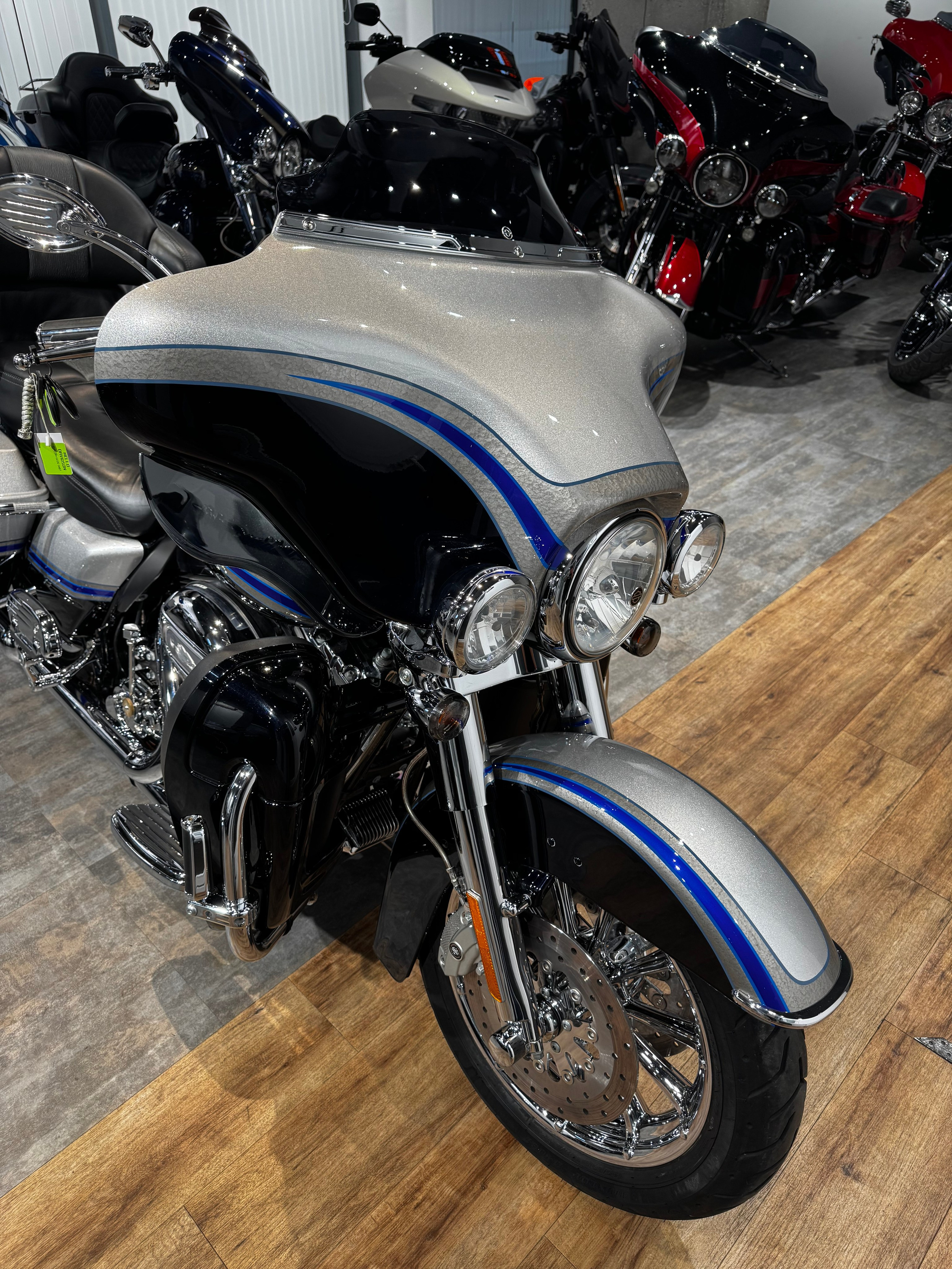 Мотоциклы Harley-Davidson CVO Black Diamond (Touring) — купить мотоцикл. Hello Davidson, Москва. Только хорошие мотоциклы…