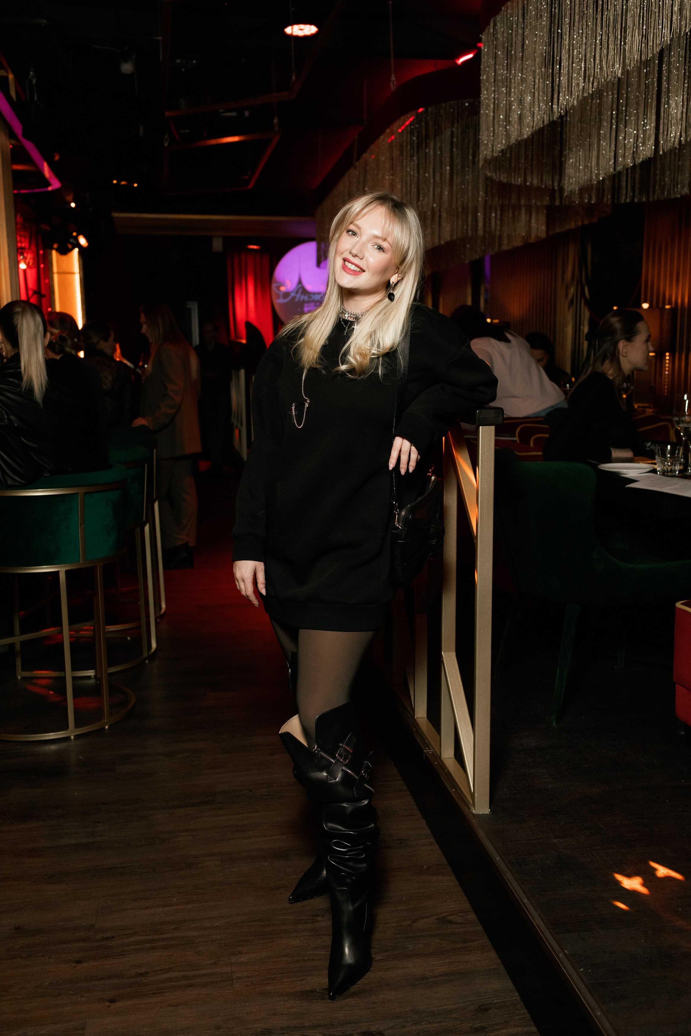 YANA URBAN: сольный концерт в «Анжелика Wineroom». СВОИ. ФОТООТЧЕТЫ-СОБЫТИЯ-МЕСТА