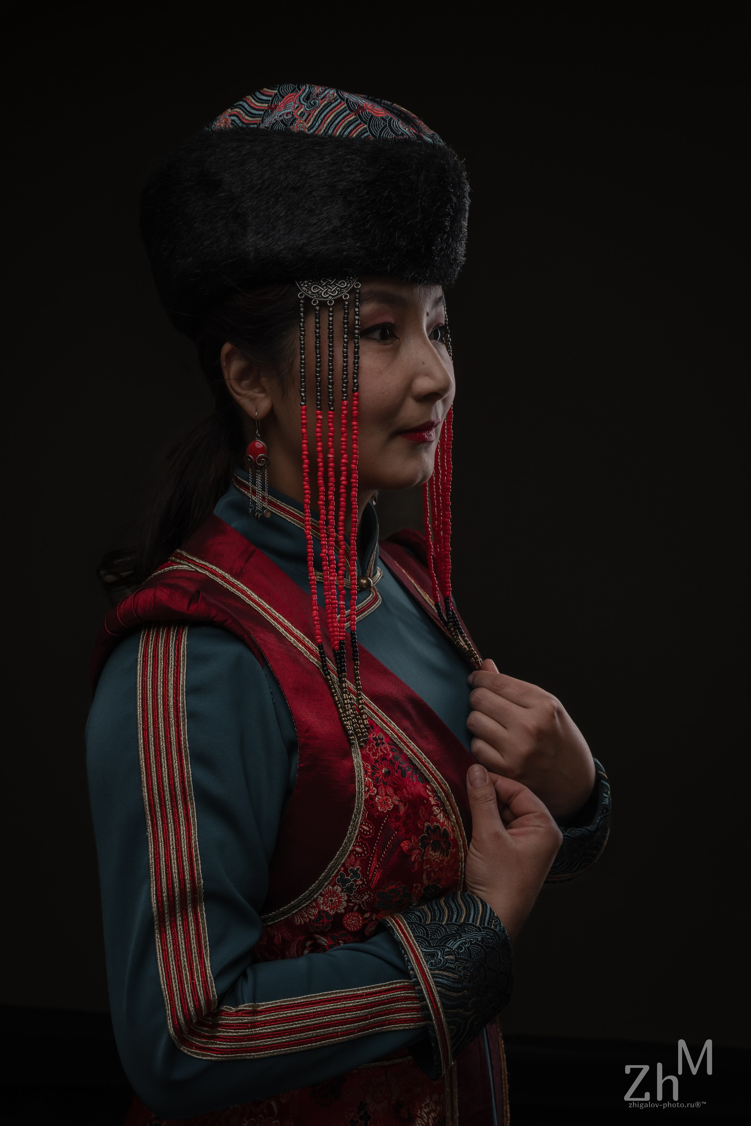 Съёмка в бурятских национальных костюмах. Семейный и свадебный фотограф в Иркутске Максим Жигалов