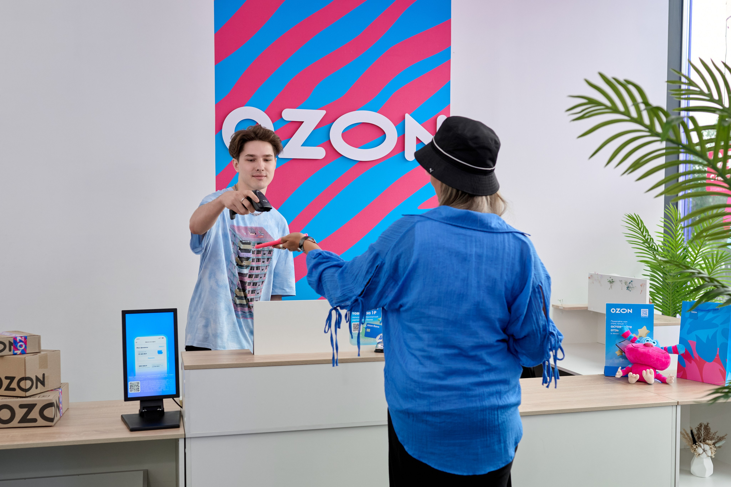OZON - фотосъёмка в пункте выдачи. ФОТОГРАФ Кристина Павлова | МОСКВА