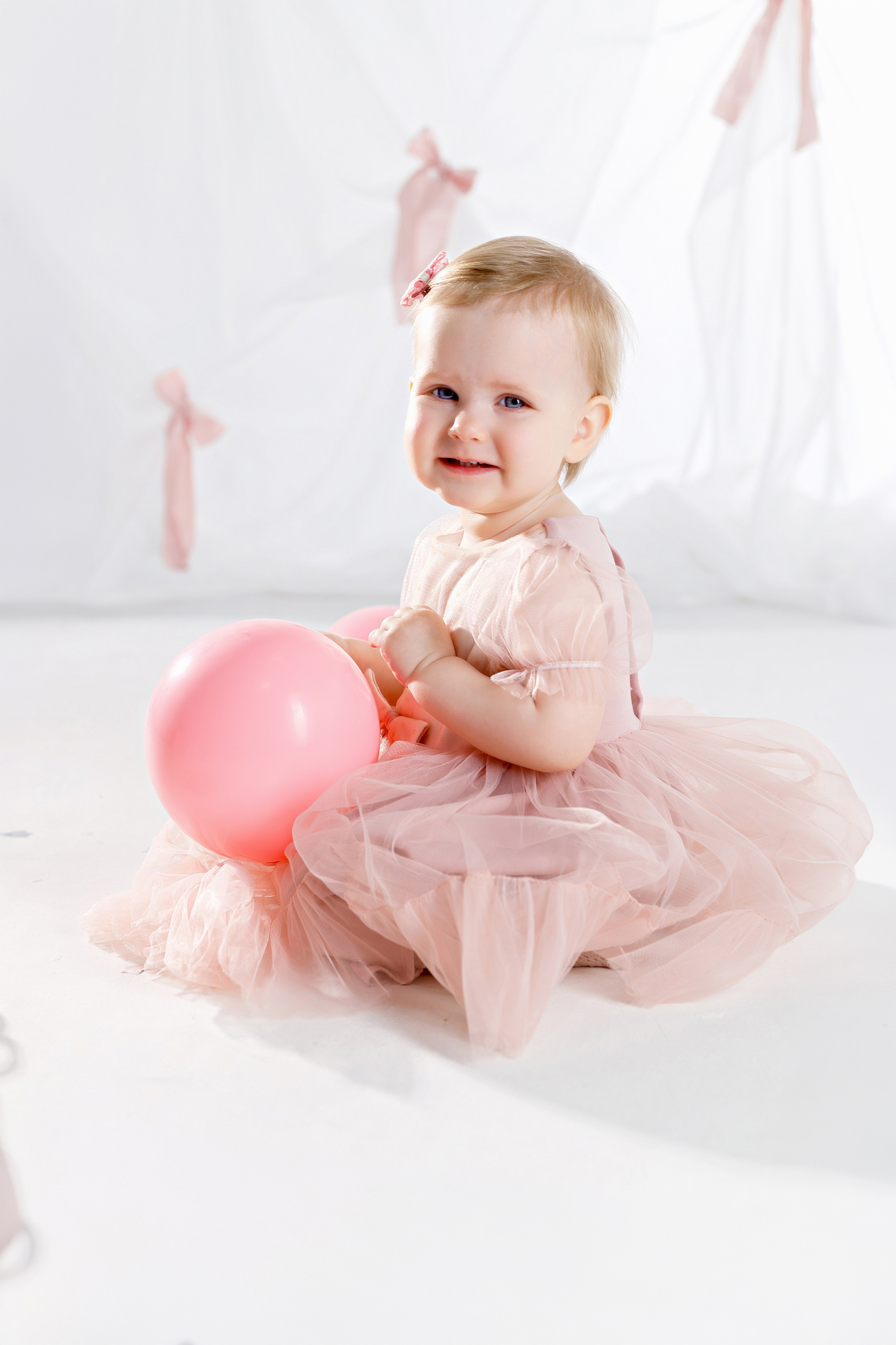 Детская фотосессия на 1 годик с декорациями в Сочи. Детский студийный фотограф Сочи