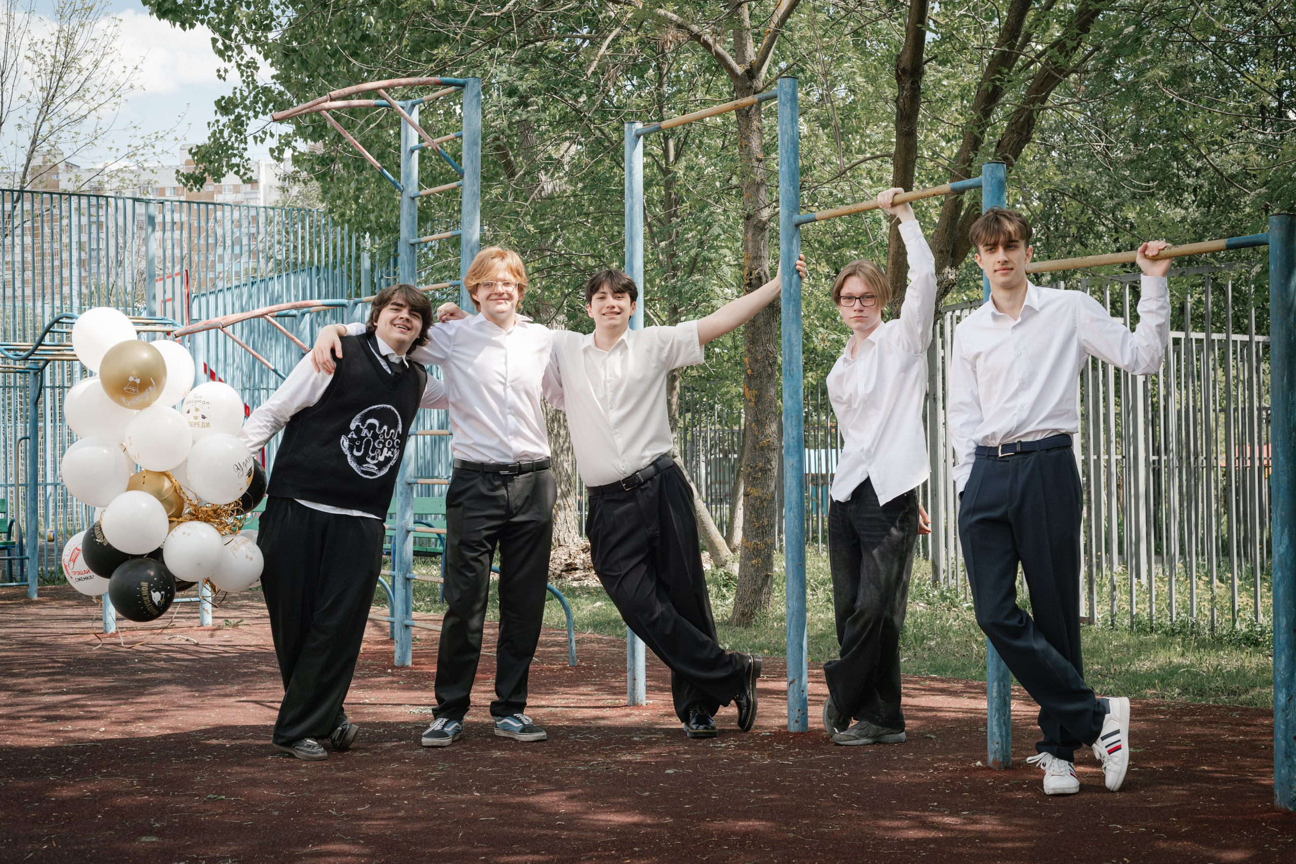 Выпускной альбом 9А класса — фотосессия, видео, репортаж и пожелания в Москве. MILATE — выпускные альбомы, фотосессии и видео в Москве