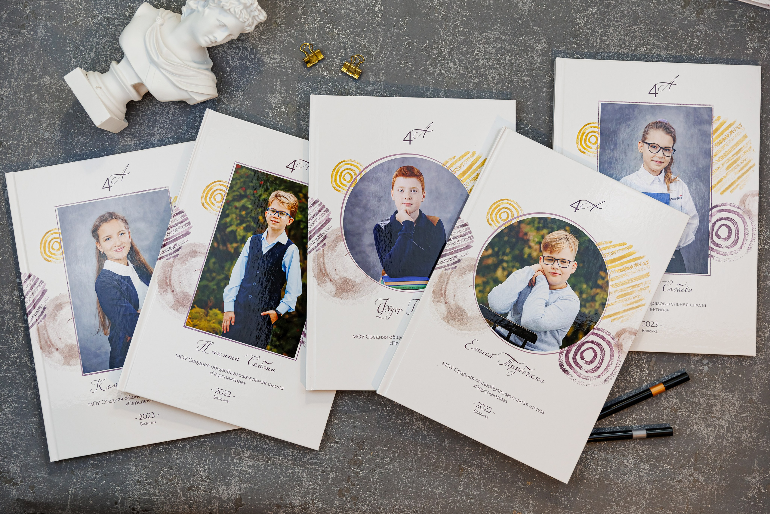 Выпускные альбомы 4 класс. Семейный и детский фотограф Комина Елена, Власиха, Одинцово