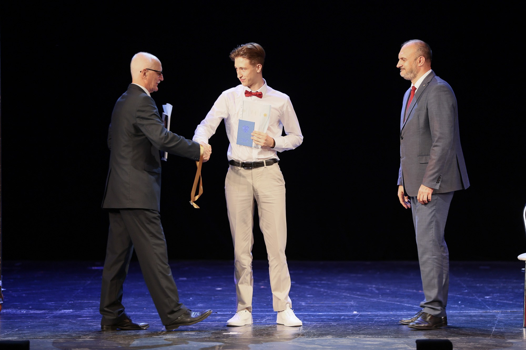 Выпускной вечер в Севастопольской гимназии № 1 имени А. С. Пушкина. Свадебный фотограф, фотосъемка в Крыму, Севастополе, Симферополе, Ялте