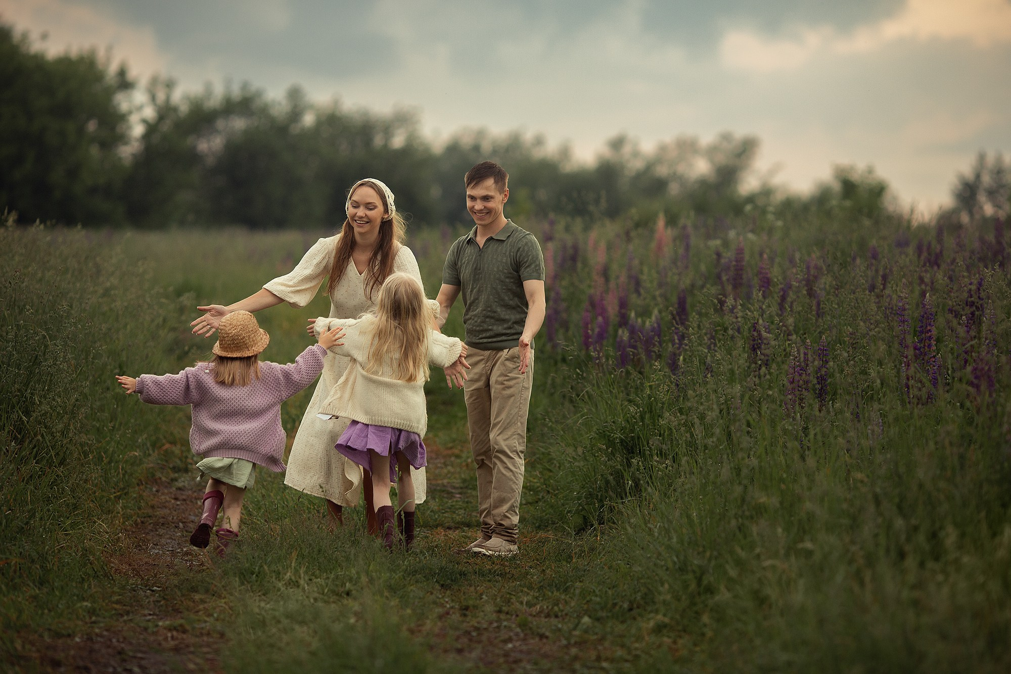 Семейная Фотосессия в люпиновом поле. Tatyana Nadezhdina Family photographer