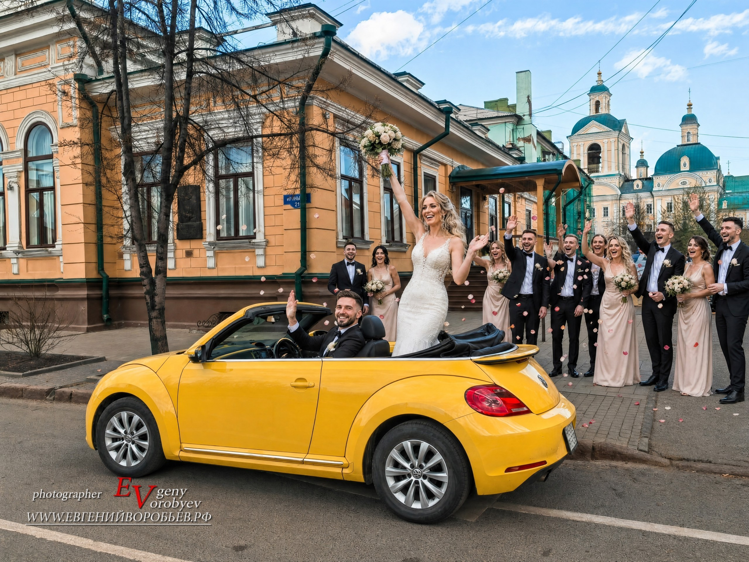 фотограф в Красноярске свадебная фотосессия аренда прокат кабриолета на свадьбу лавстори свадебное платье невесты костюм жениха стилист визажист причёска и макияж в Красноярске позы для красивой свадебной фотосессии идеи место фотопрогулка ведущий на свадьбу тамада